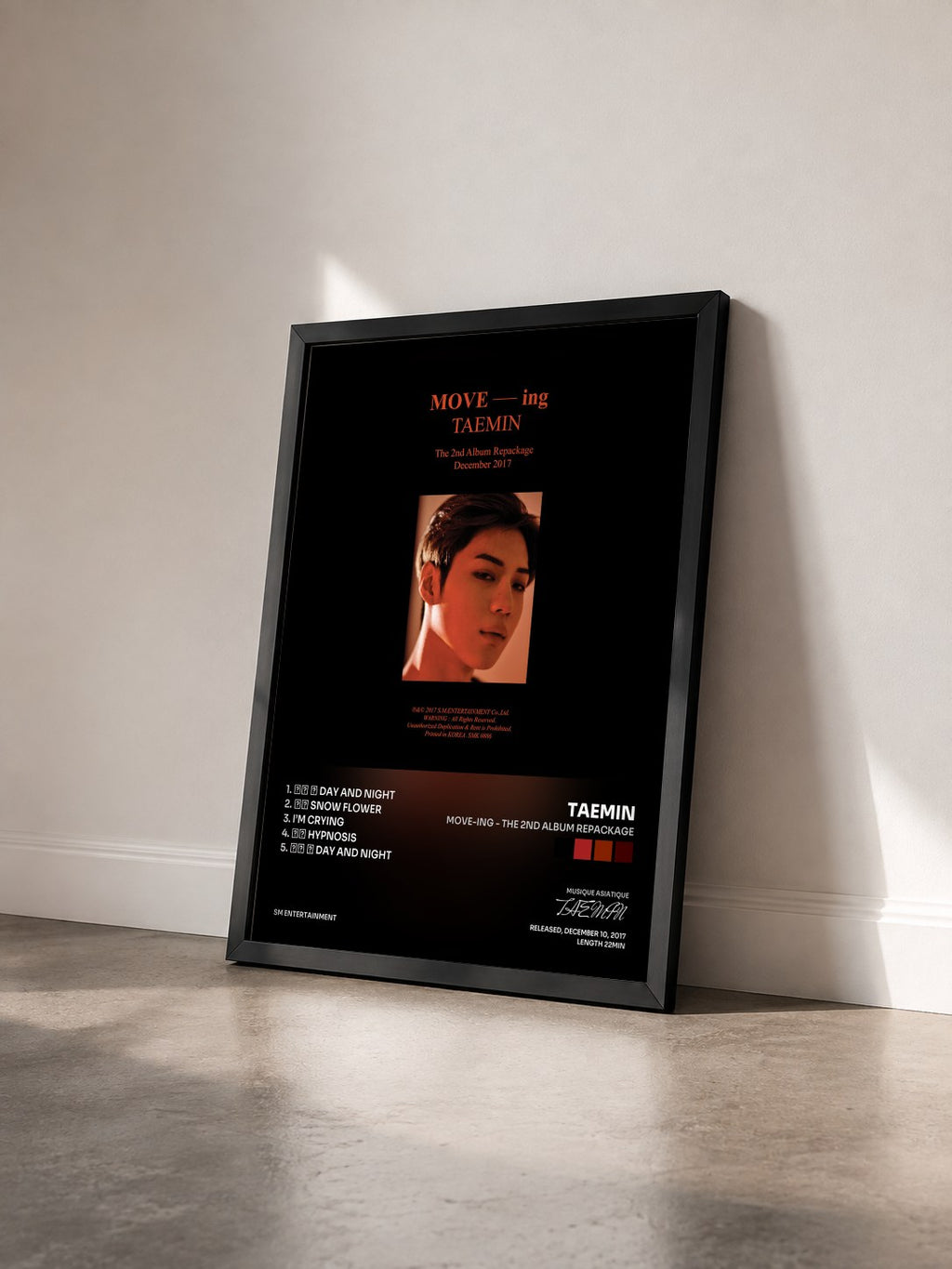 #noir Tableau de l'album MOVE-ing - The 2nd Album Repackage de TAEMIN vu de trois quarts, cadre noir