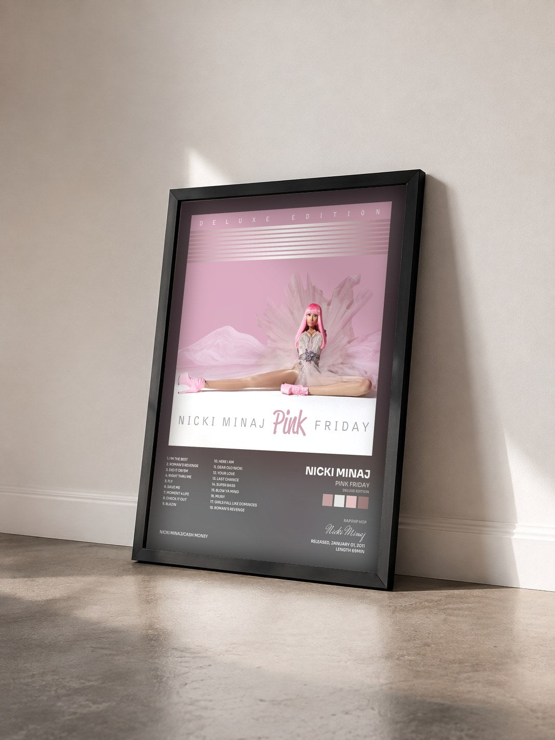 #noir Tableau de l'album Pink Friday (Deluxe Edition) de Nicki Minaj vu de trois quarts, cadre noir
