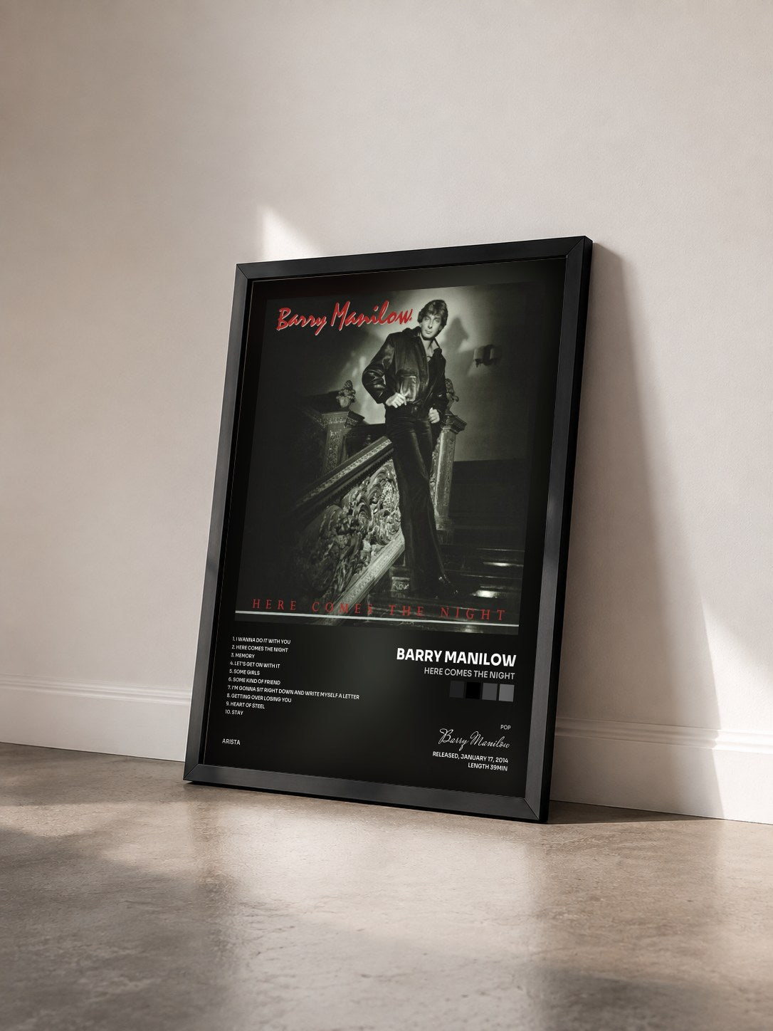 #noir Tableau de l'album Here Comes the Night de Barry Manilow vu de trois quarts, cadre noir