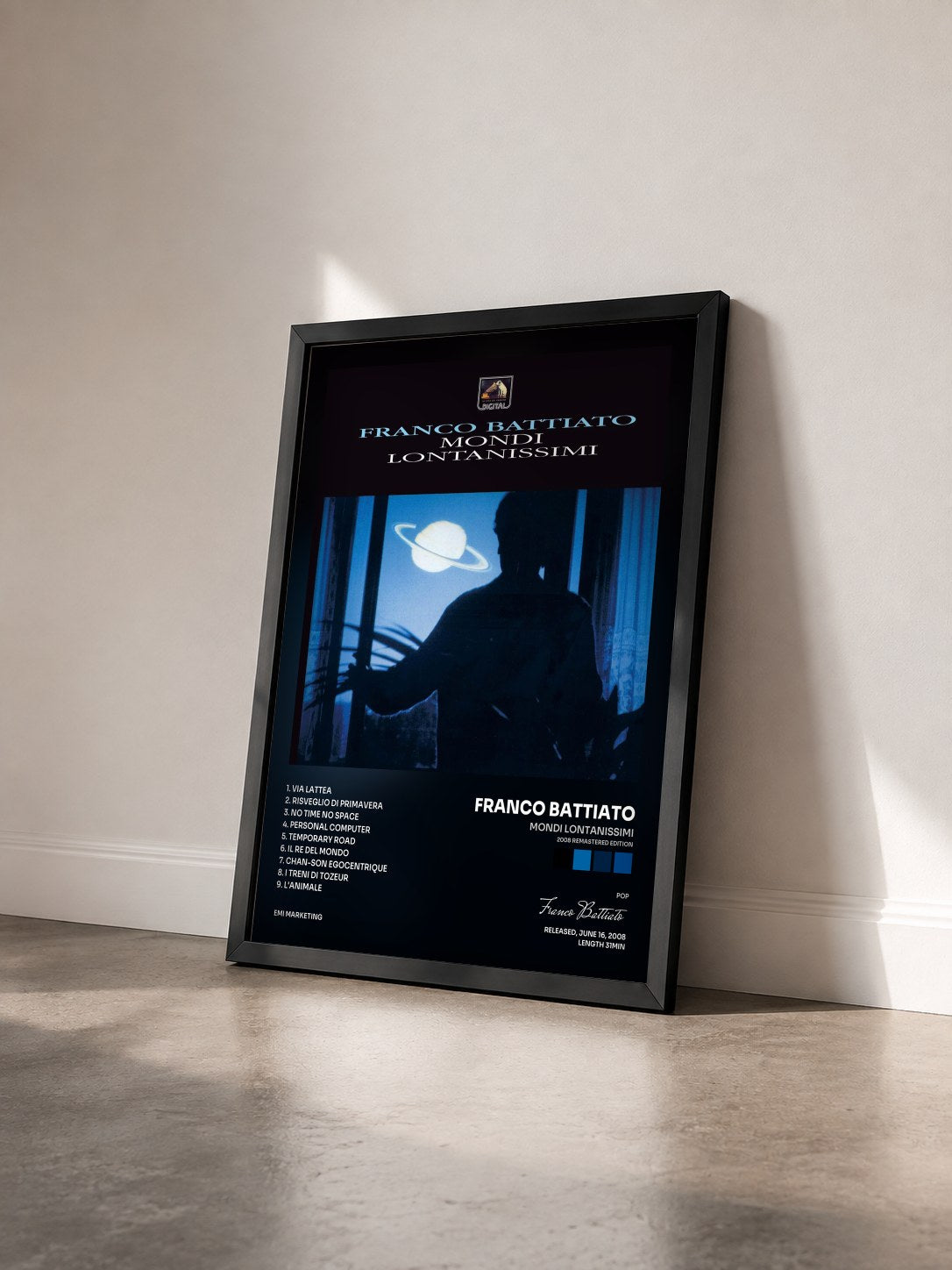 #noir Tableau de l'album Mondi Lontanissimi (2008 Remastered Edition) de Franco Battiato vu de trois quarts, cadre noir