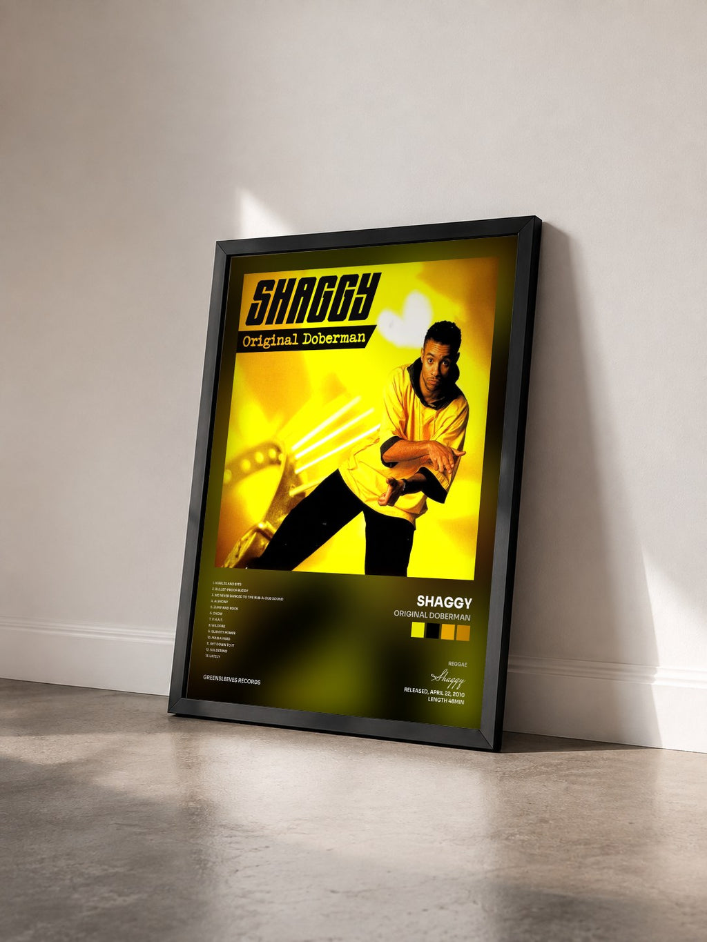 #noir Tableau de l'album Original Doberman de Shaggy vu de trois quarts, cadre noir