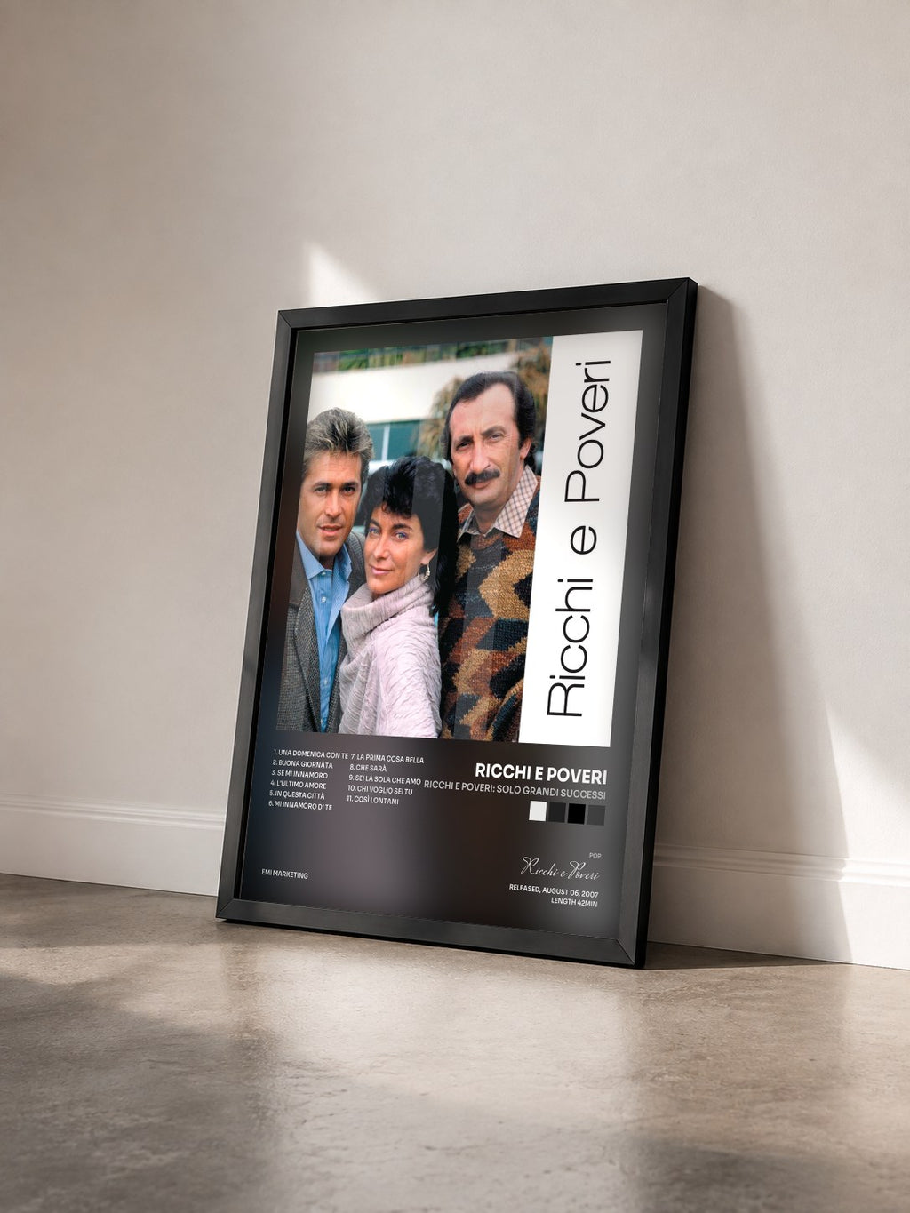 #noir Tableau de l'album Ricchi E Poveri: Solo Grandi Successi de Ricchi e Poveri vu de trois quarts, cadre noir