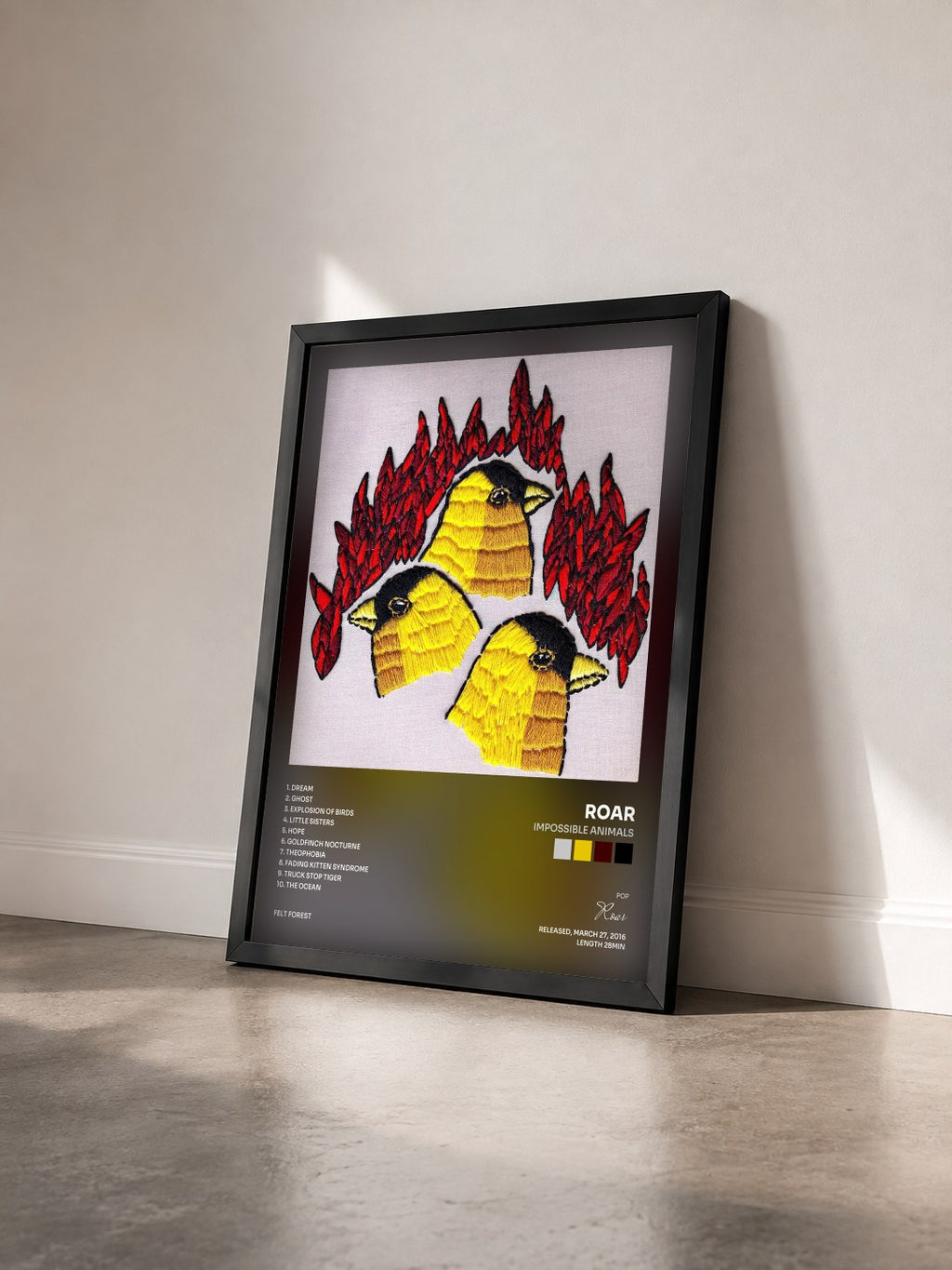 #noir Tableau de l'album Impossible Animals de Roar vu de trois quarts, cadre noir