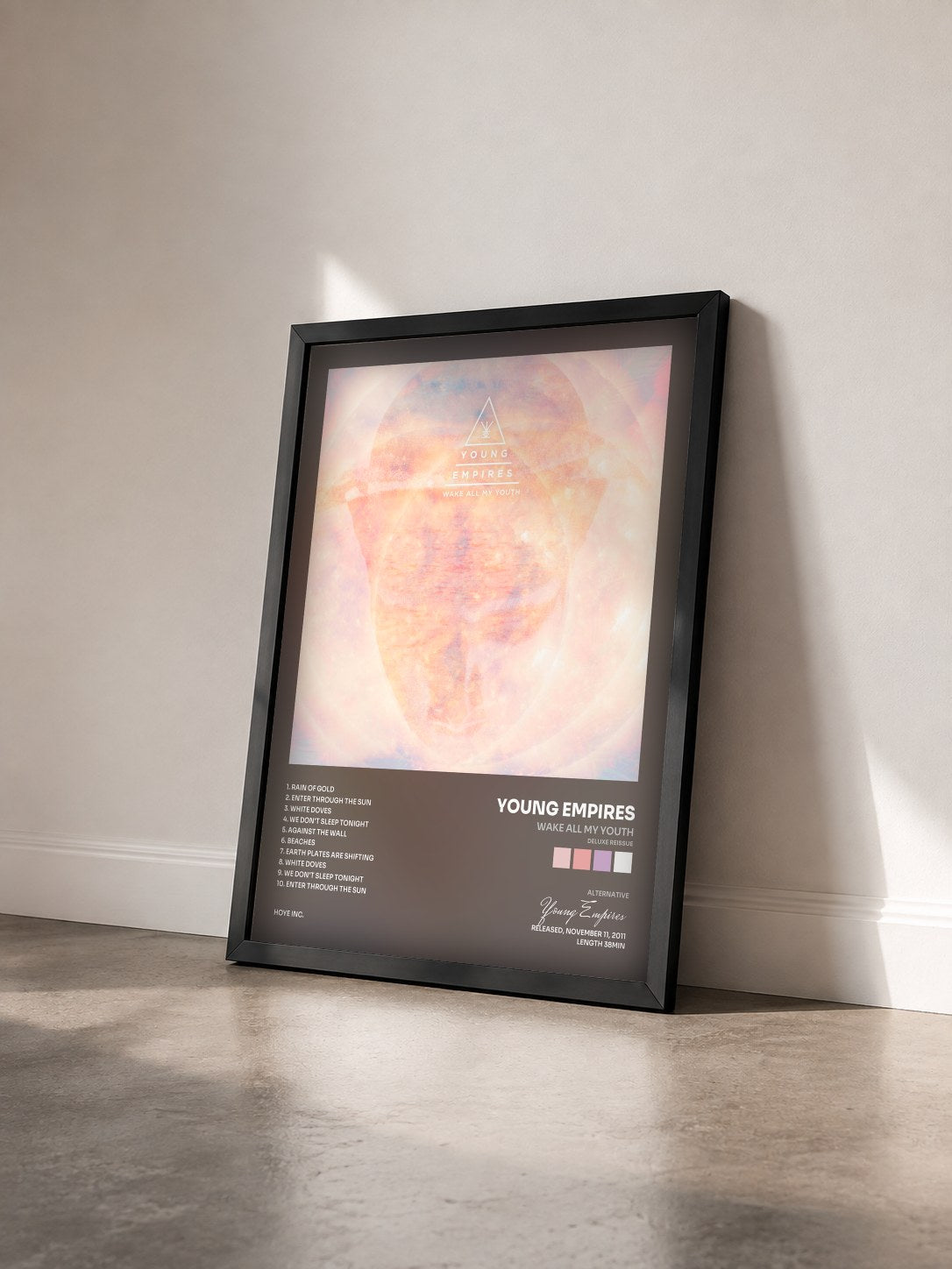 #noir Tableau de l'album Wake All My Youth (Deluxe Reissue) de Young Empires vu de trois quarts, cadre noir