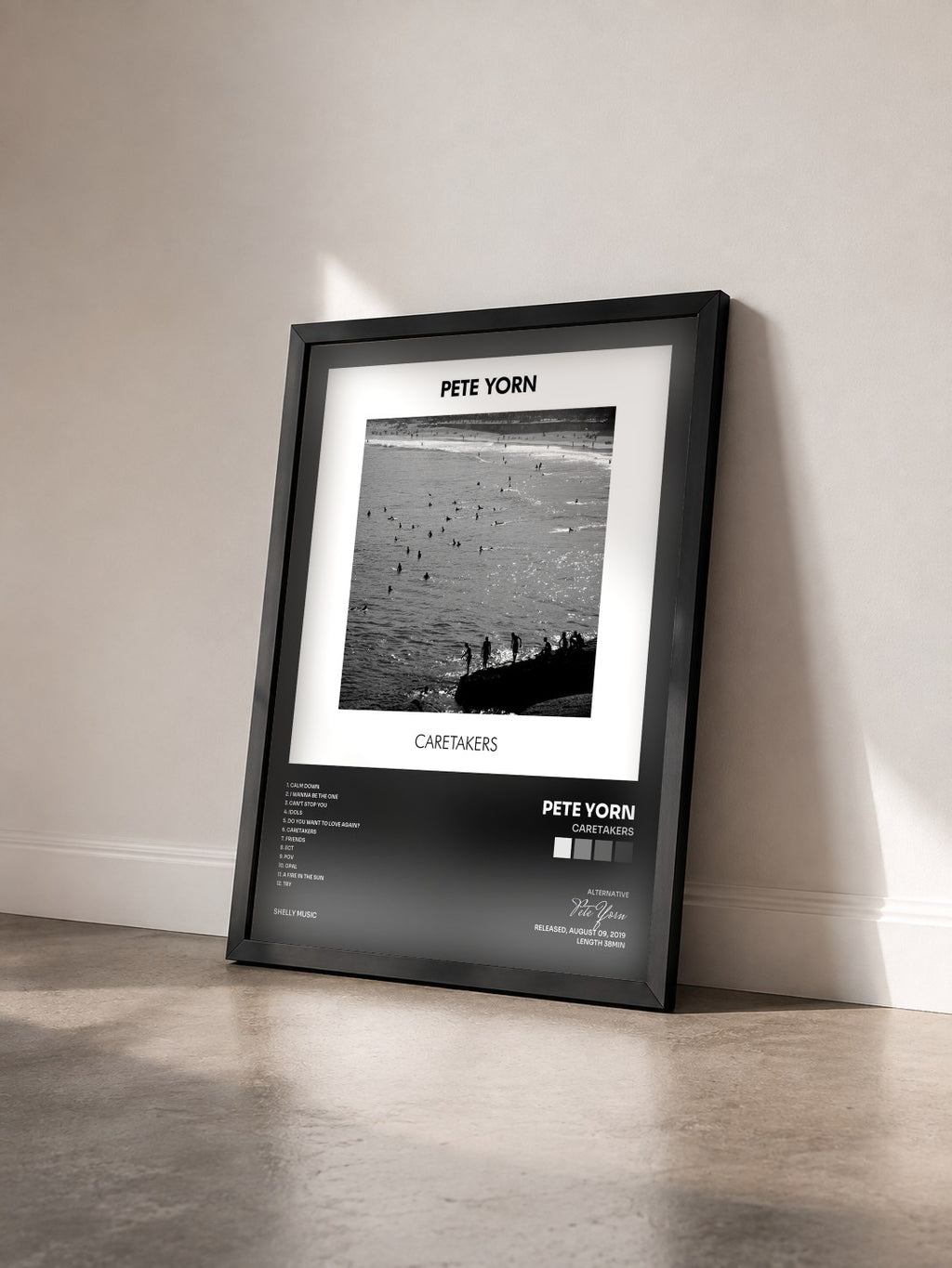 #noir Tableau de l'album Caretakers de Pete Yorn vu de trois quarts, cadre noir