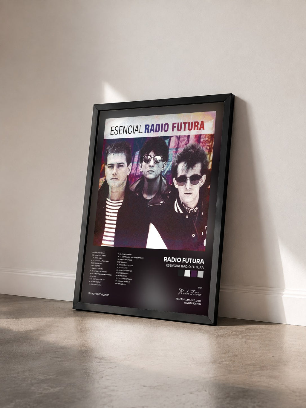 #noir Tableau de l'album Esencial Radio Futura de Radio Futura vu de trois quarts, cadre noir