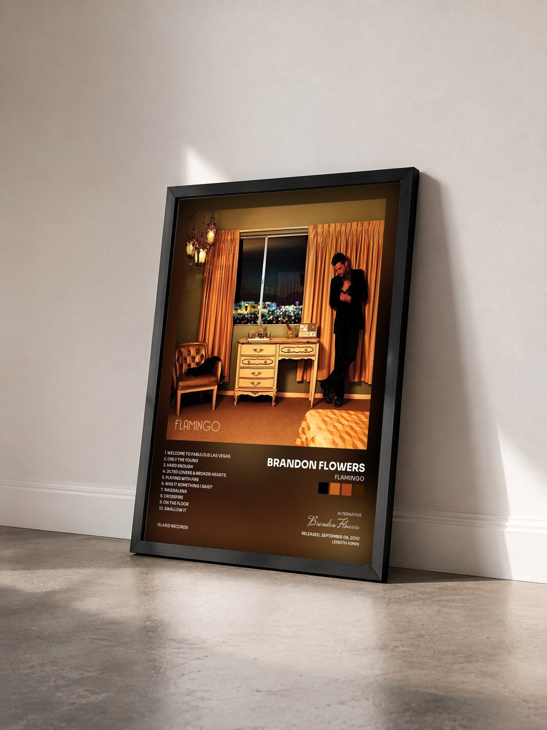 #noir Tableau de l'album Flamingo de Brandon Flowers vu de trois quarts, cadre noir