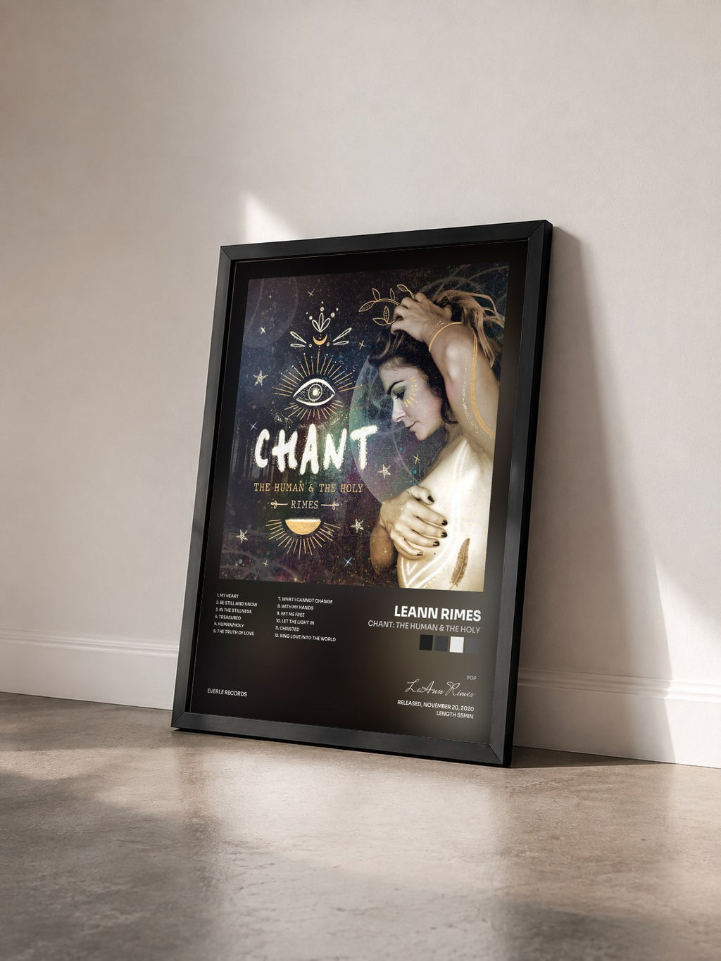 #noir Tableau de l'album CHANT: The Human & The Holy de LeAnn Rimes vu de trois quarts, cadre noir