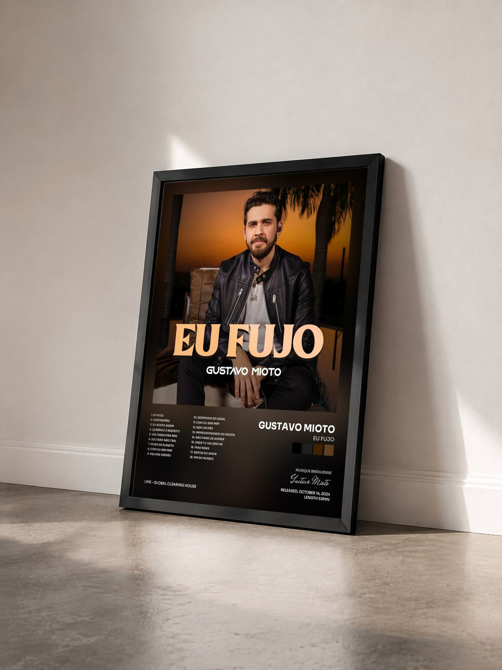 #noir Tableau de l'album Eu Fujo de Gustavo Mioto vu de trois quarts, cadre noir