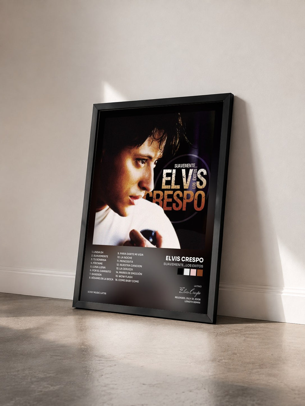 #noir Tableau de l'album Suavemente...Los Exitos de Elvis Crespo vu de trois quarts, cadre noir