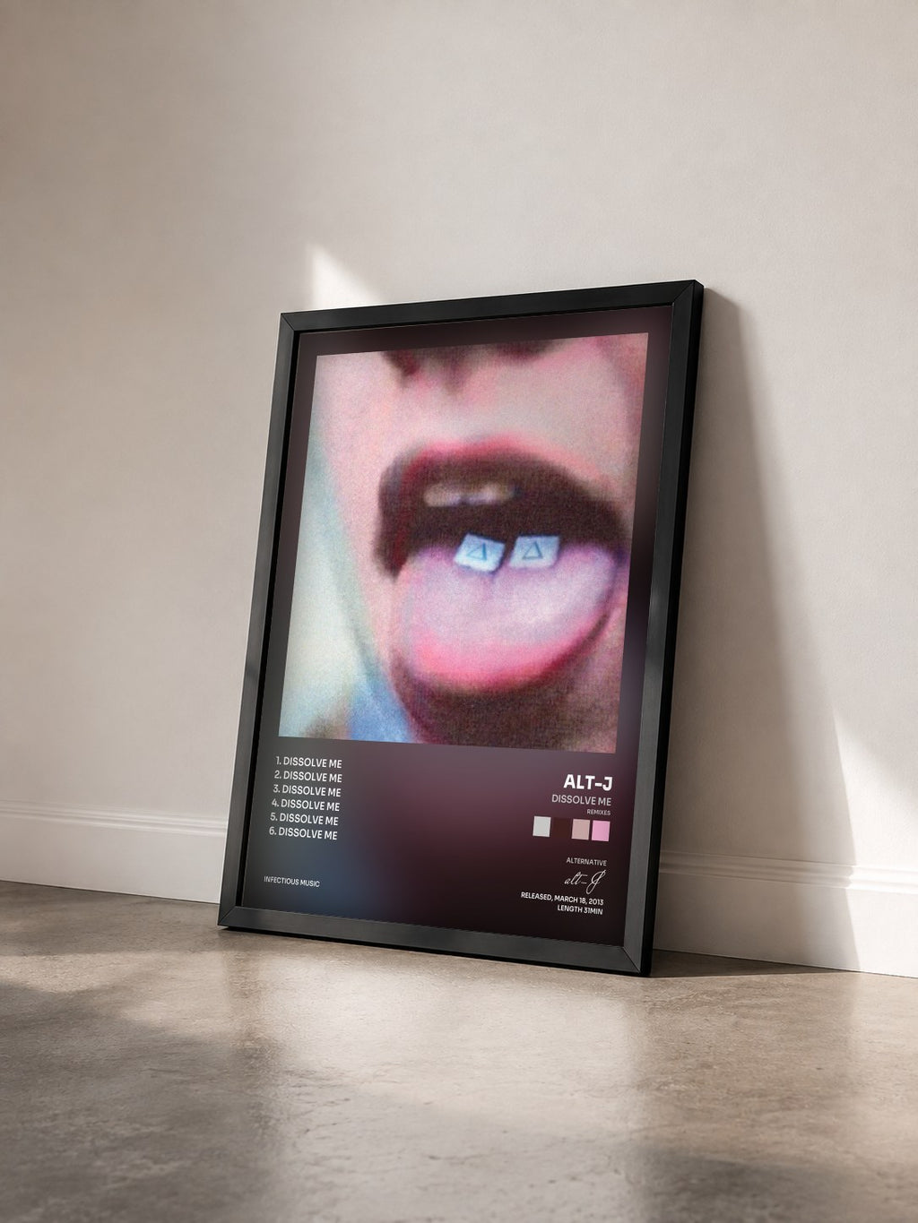 #noir Tableau de l'album Dissolve Me (Remixes) de alt-J vu de trois quarts, cadre noir