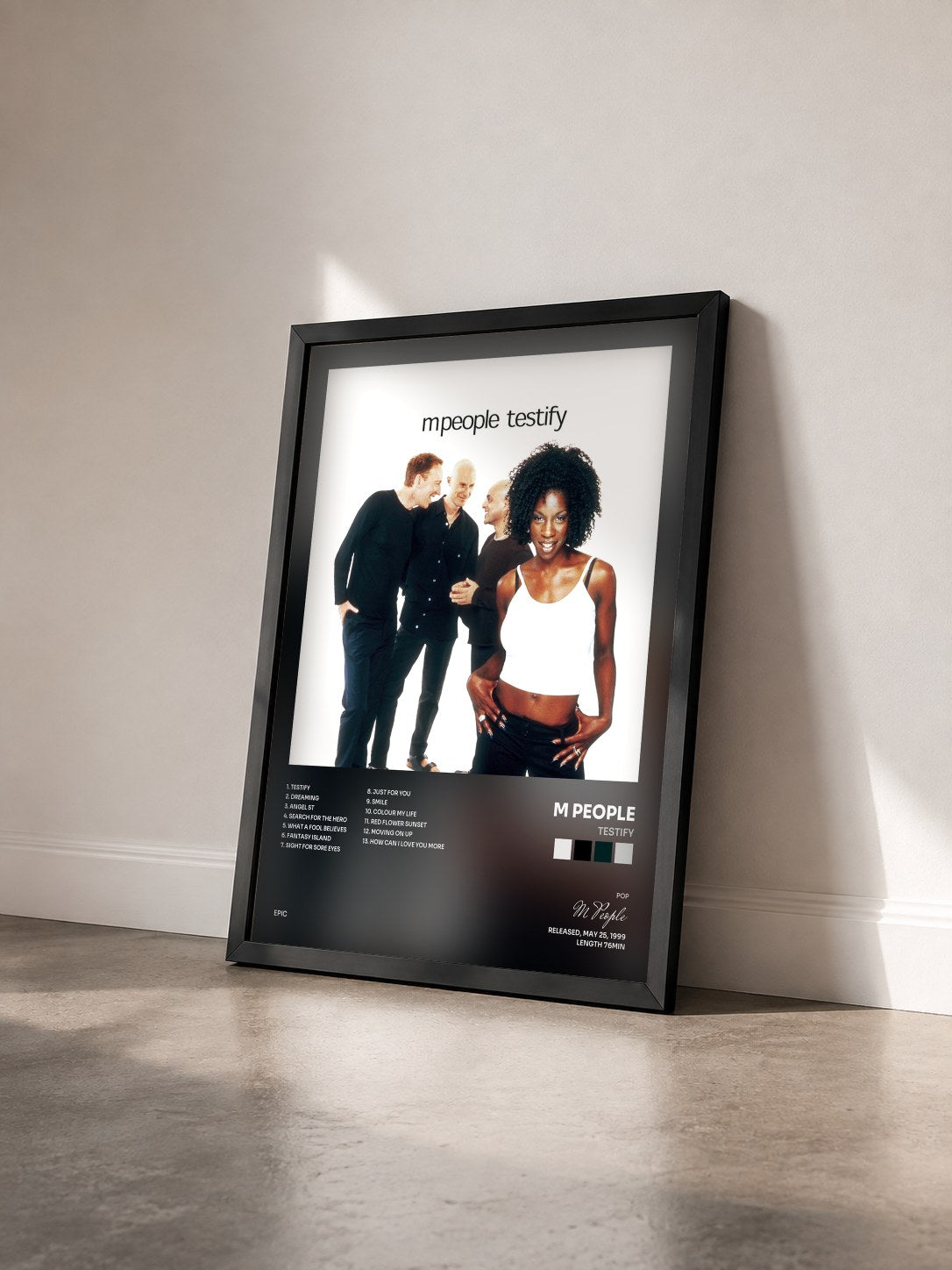 #noir Tableau de l'album Testify de M People vu de trois quarts, cadre noir
