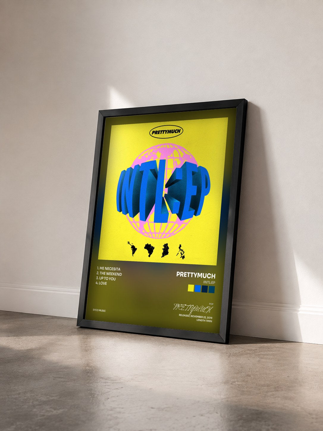 #noir Tableau de l'album INTL:EP de PRETTYMUCH vu de trois quarts, cadre noir