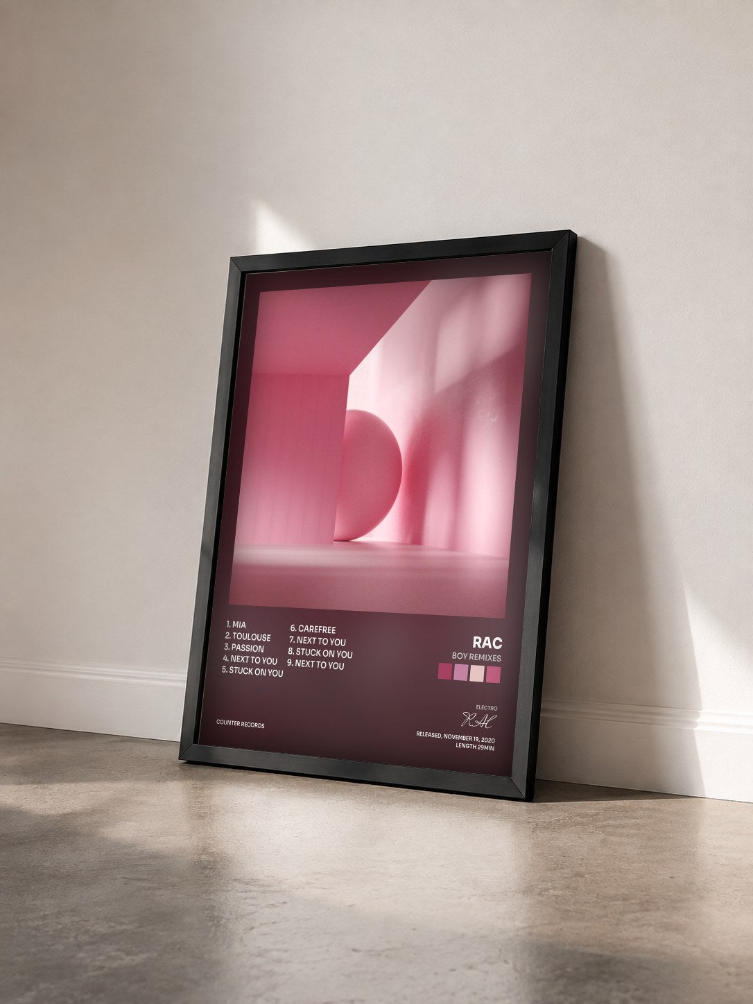 #noir Tableau de l'album BOY Remixes de RAC vu de trois quarts, cadre noir
