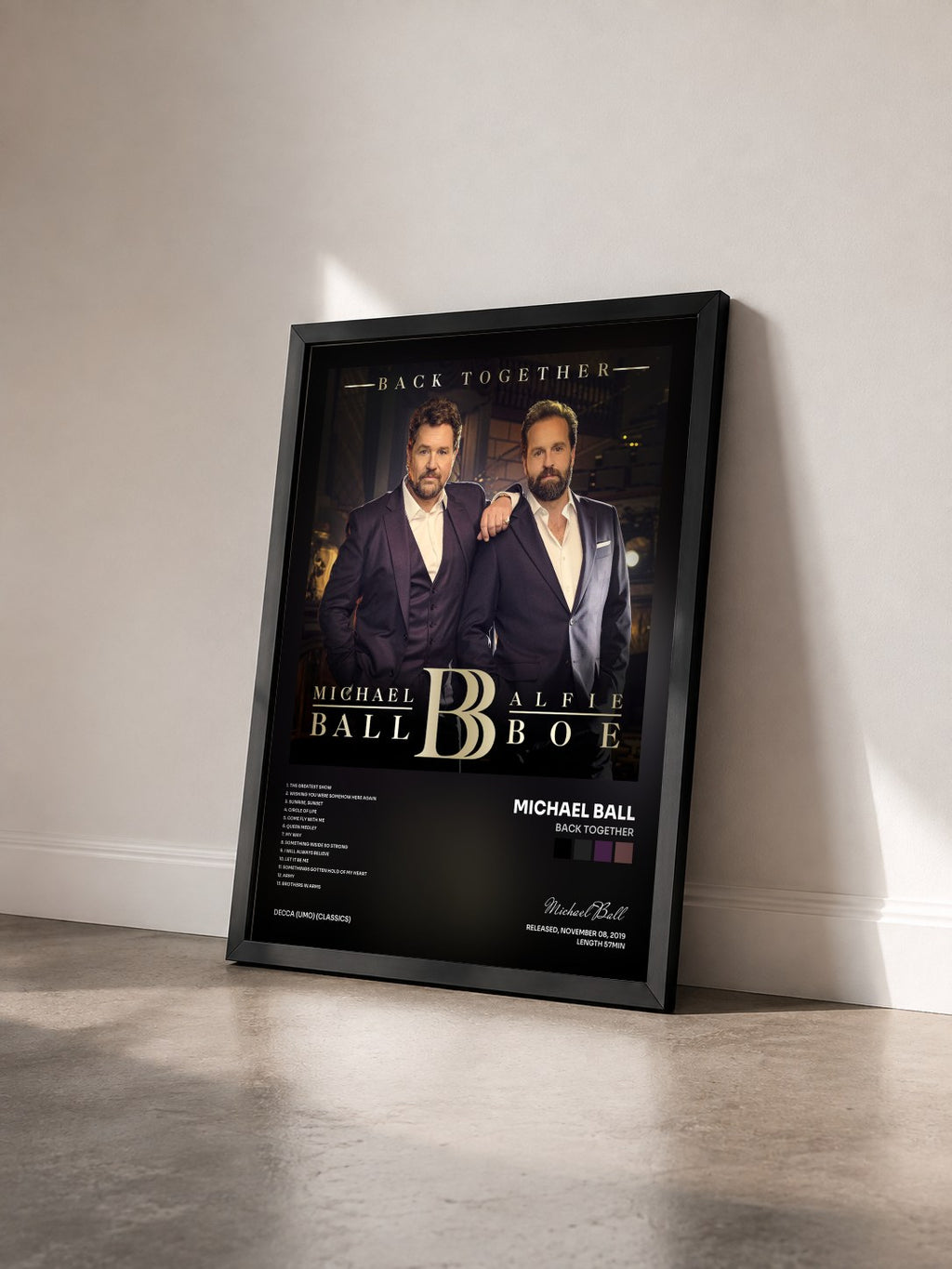 #noir Tableau de l'album Back Together de Michael Ball vu de trois quarts, cadre noir