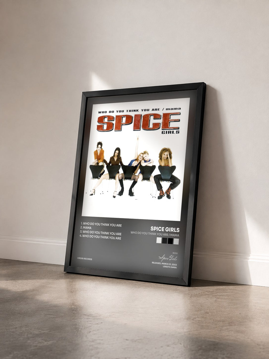 #noir Tableau de l'album Who Do You Think You Are / Mama de Spice Girls vu de trois quarts, cadre noir