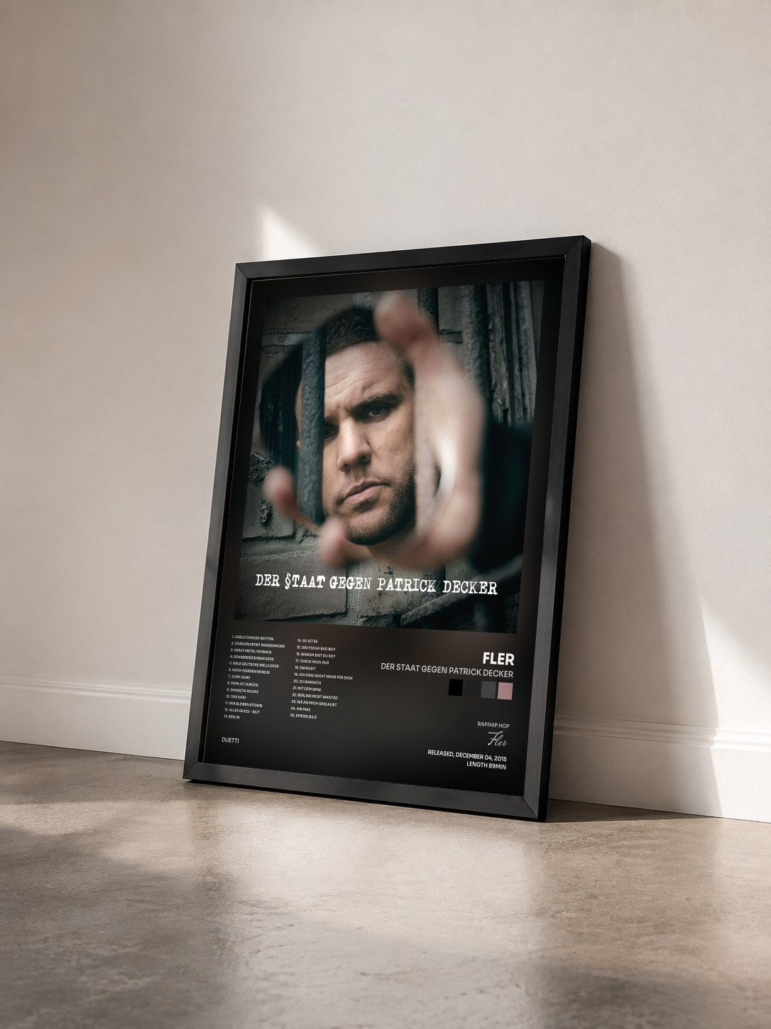 #noir Tableau de l'album Der Staat gegen Patrick Decker de Fler vu de trois quarts, cadre noir