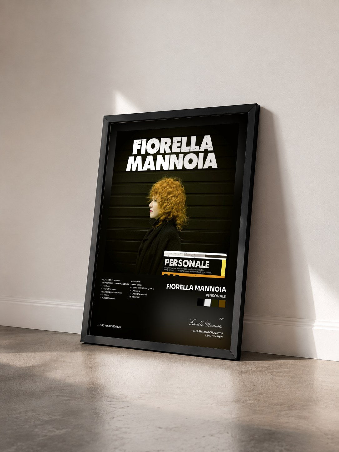 #noir Tableau de l'album Personale de Fiorella Mannoia vu de trois quarts, cadre noir