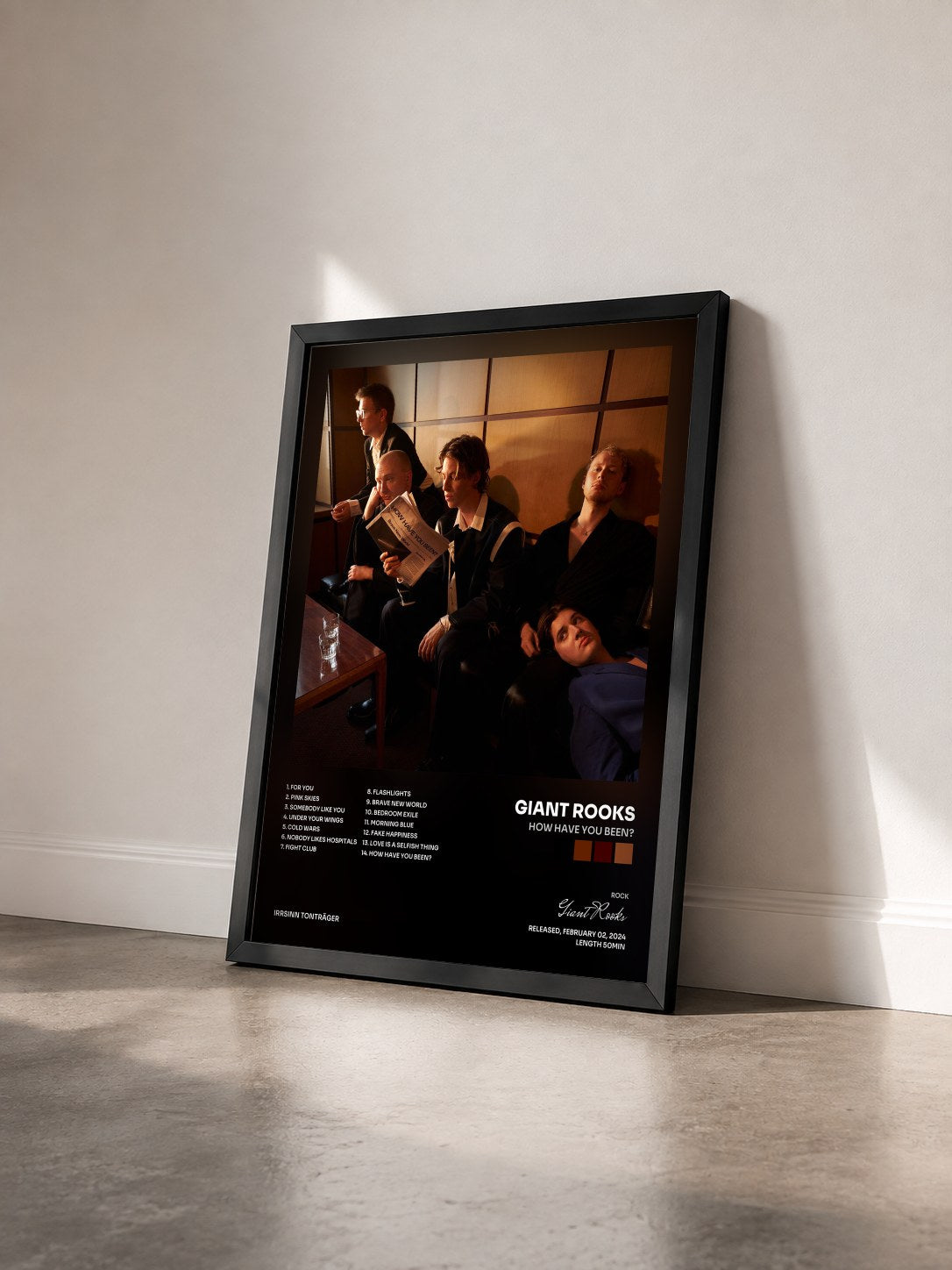#noir Tableau de l'album How Have You Been? de Giant Rooks vu de trois quarts, cadre noir