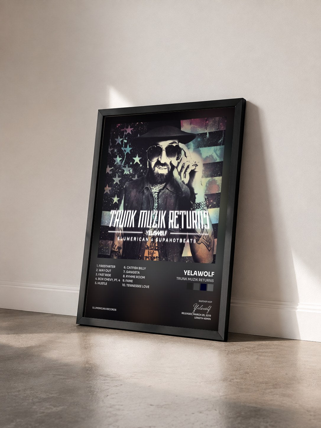 #noir Tableau de l'album Trunk Muzik Returns de Yelawolf vu de trois quarts, cadre noir