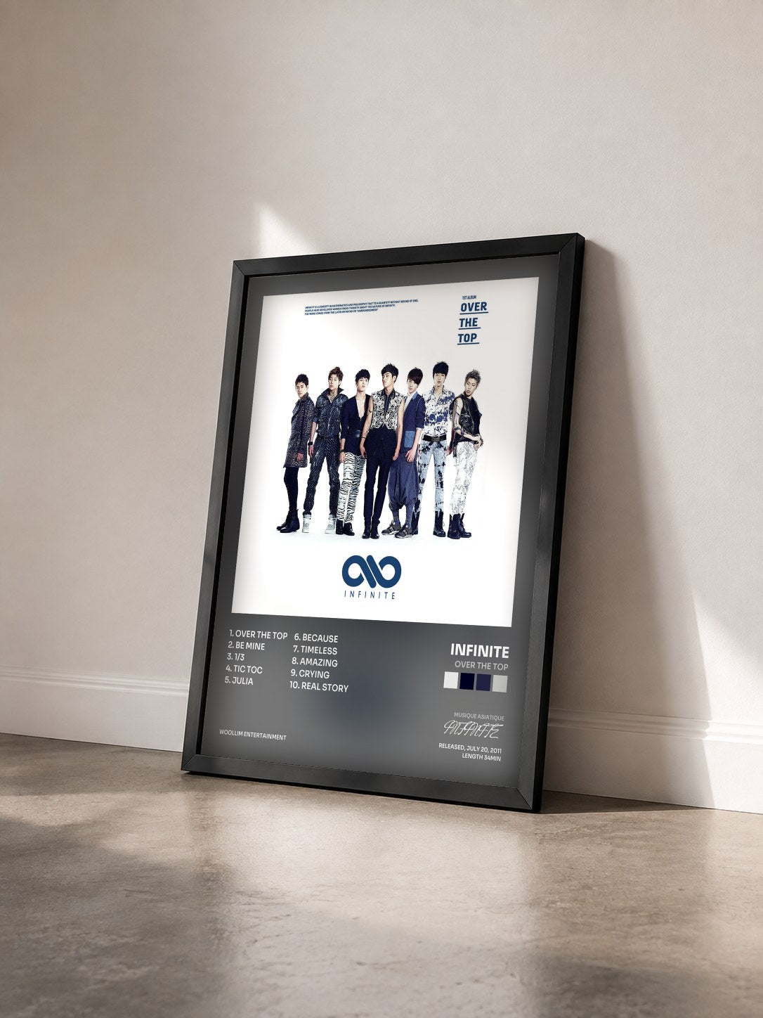 #noir Tableau de l'album Over The TOP de INFINITE vu de trois quarts, cadre noir