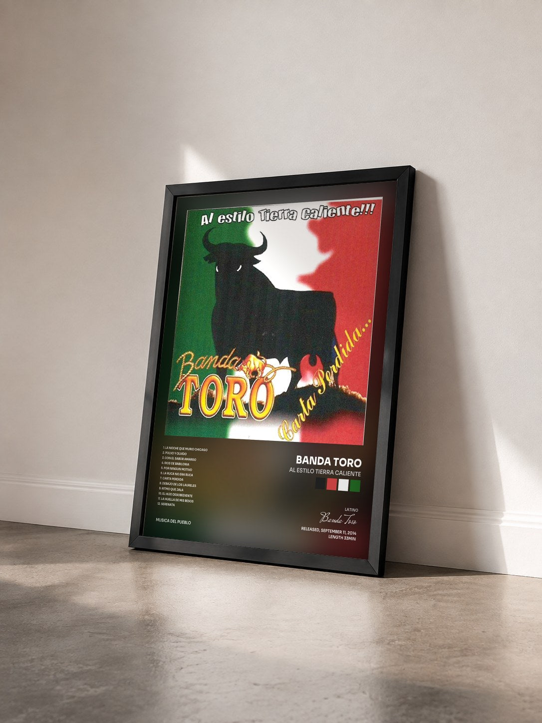 #noir Tableau de l'album Al Estilo Tierra Caliente de Banda Toro vu de trois quarts, cadre noir