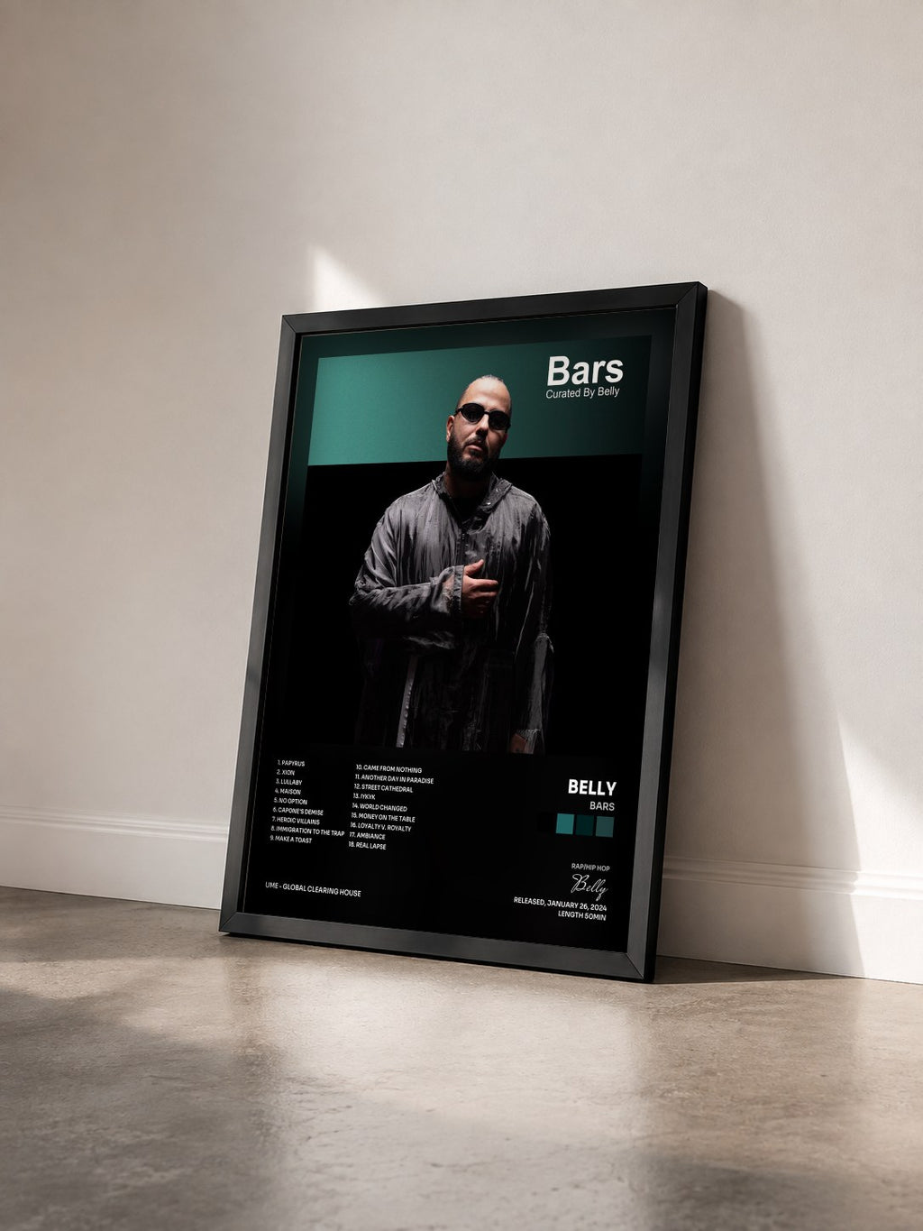#noir Tableau de l'album Bars de Belly vu de trois quarts, cadre noir