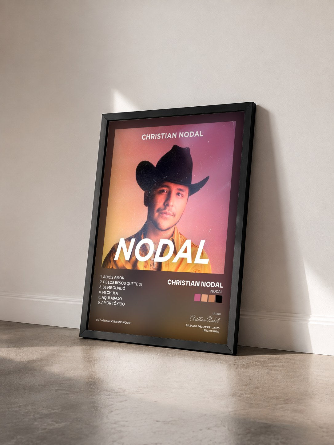 #noir Tableau de l'album Nodal de Christian Nodal vu de trois quarts, cadre noir