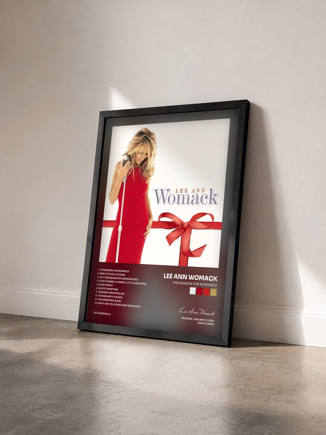 #noir Tableau de l'album The Season For Romance de Lee Ann Womack vu de trois quarts, cadre noir