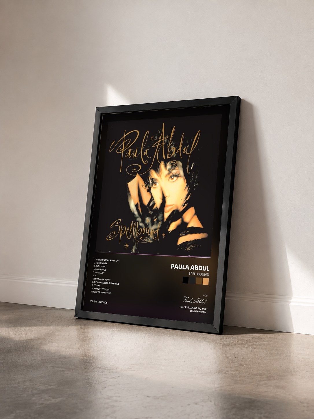 #noir Tableau de l'album Spellbound de Paula Abdul vu de trois quarts, cadre noir
