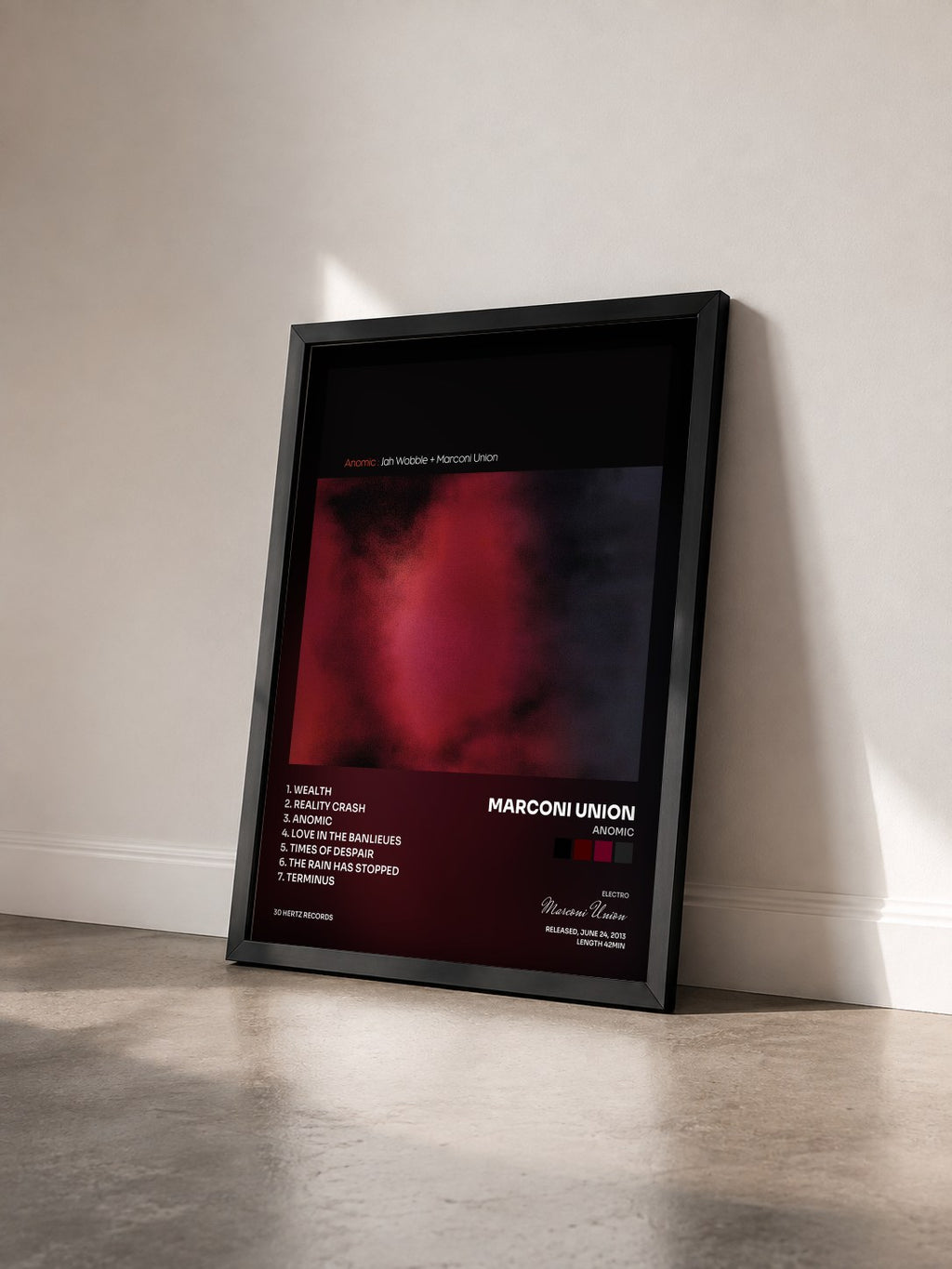 #noir Tableau de l'album Anomic de Marconi Union vu de trois quarts, cadre noir