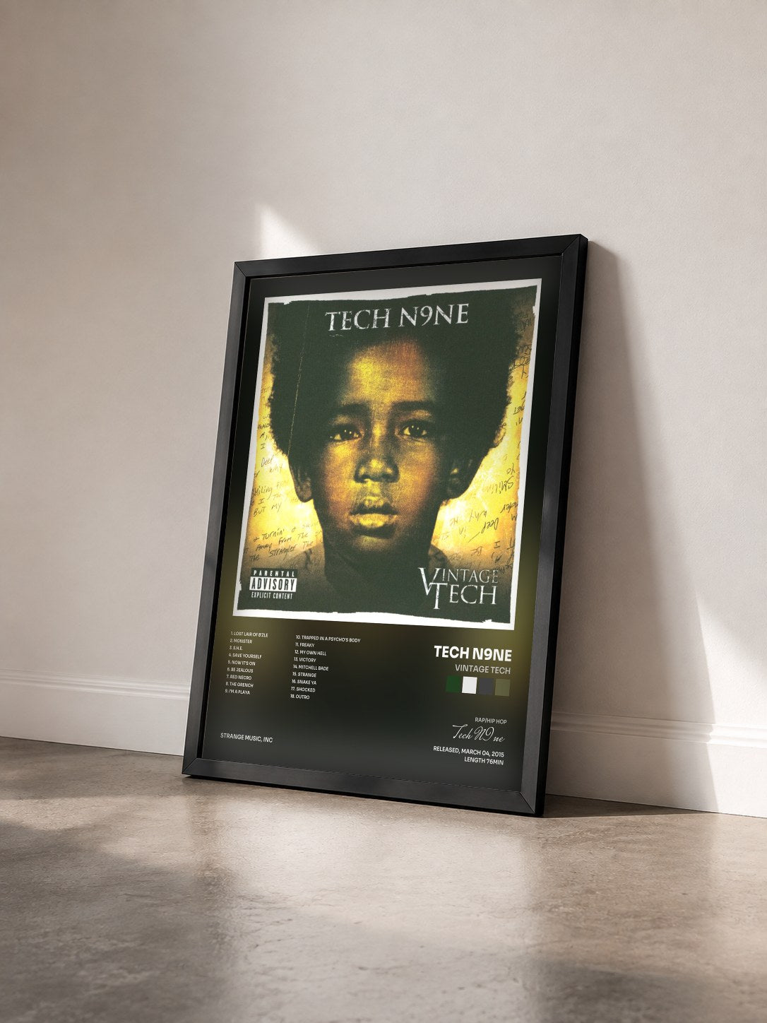 #noir Tableau de l'album Vintage Tech de Tech N9ne vu de trois quarts, cadre noir