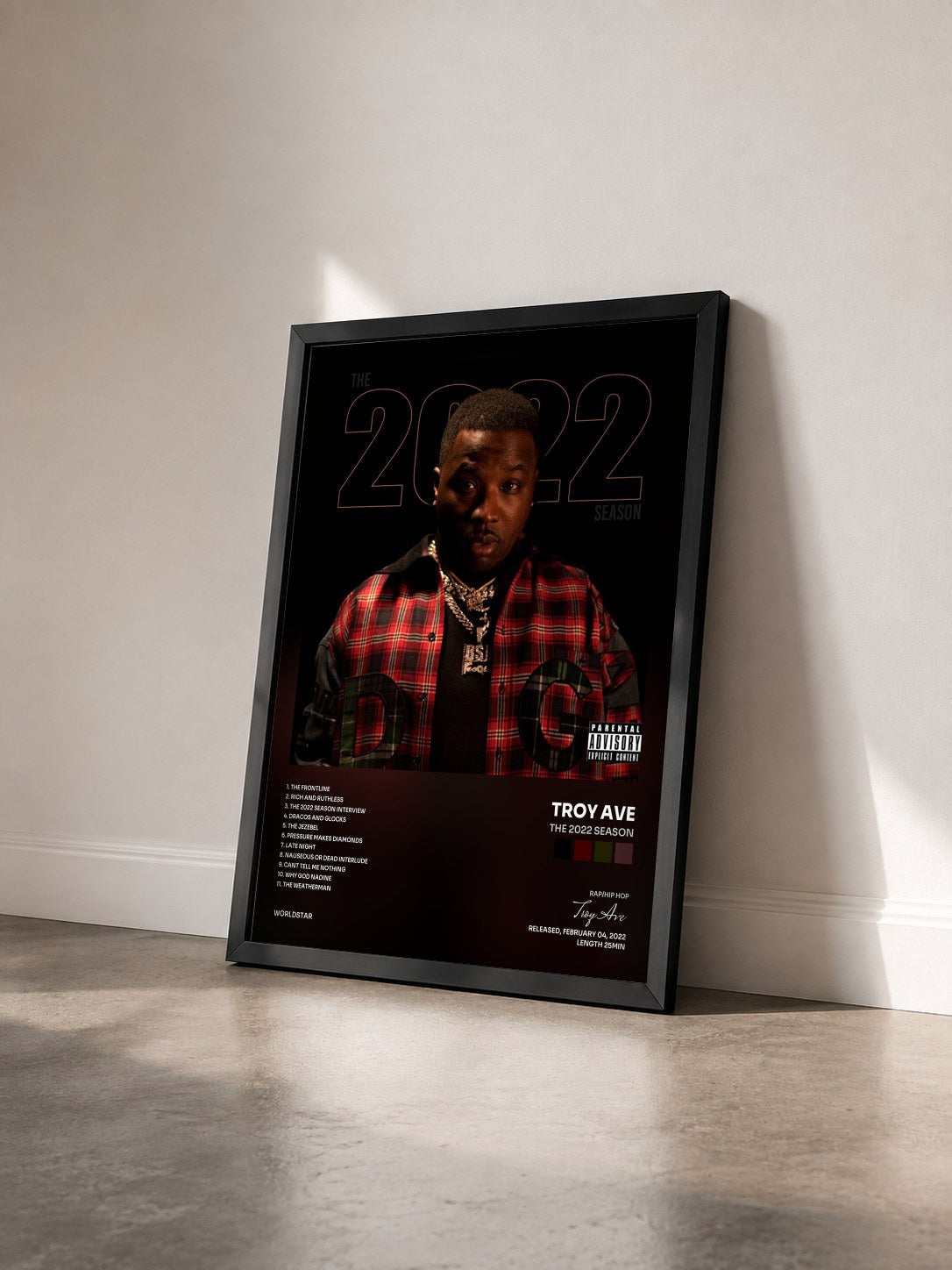 #noir Tableau de l'album The 2022 Season de Troy Ave vu de trois quarts, cadre noir