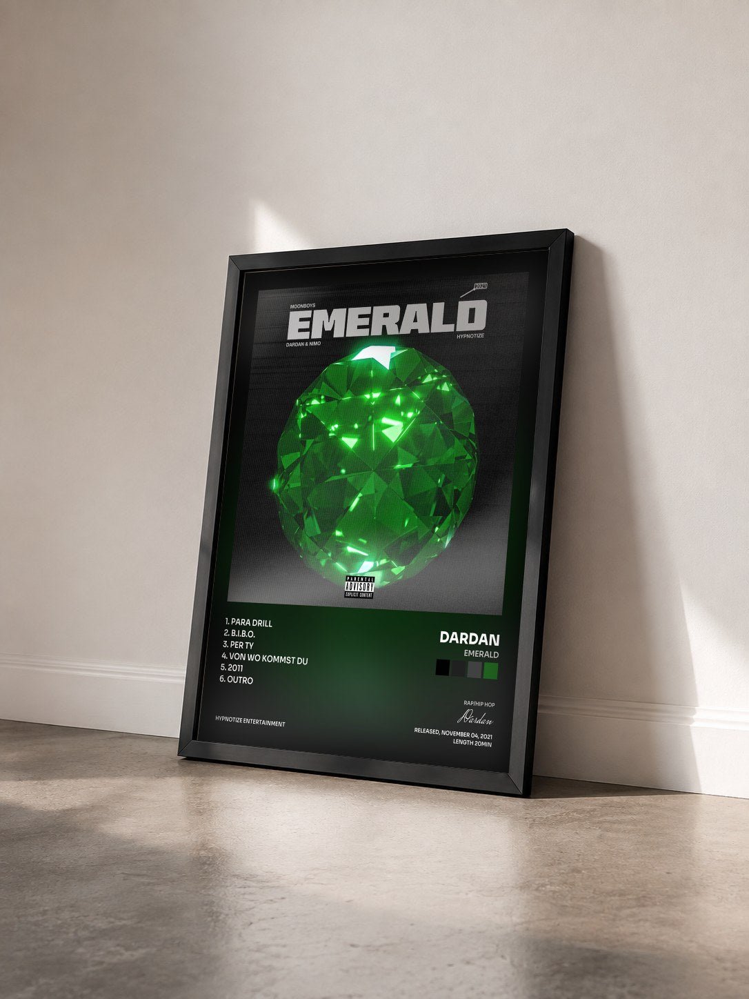 #noir Tableau de l'album Emerald de Dardan vu de trois quarts, cadre noir
