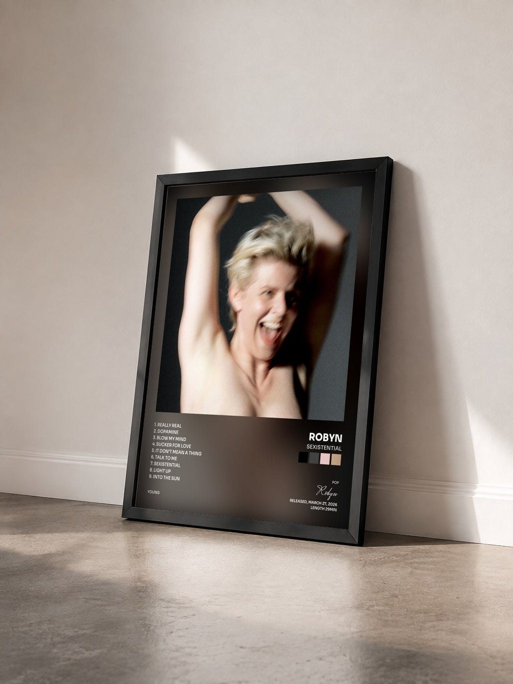 #noir Tableau de l'album Sexistential de Robyn vu de trois quarts, cadre noir