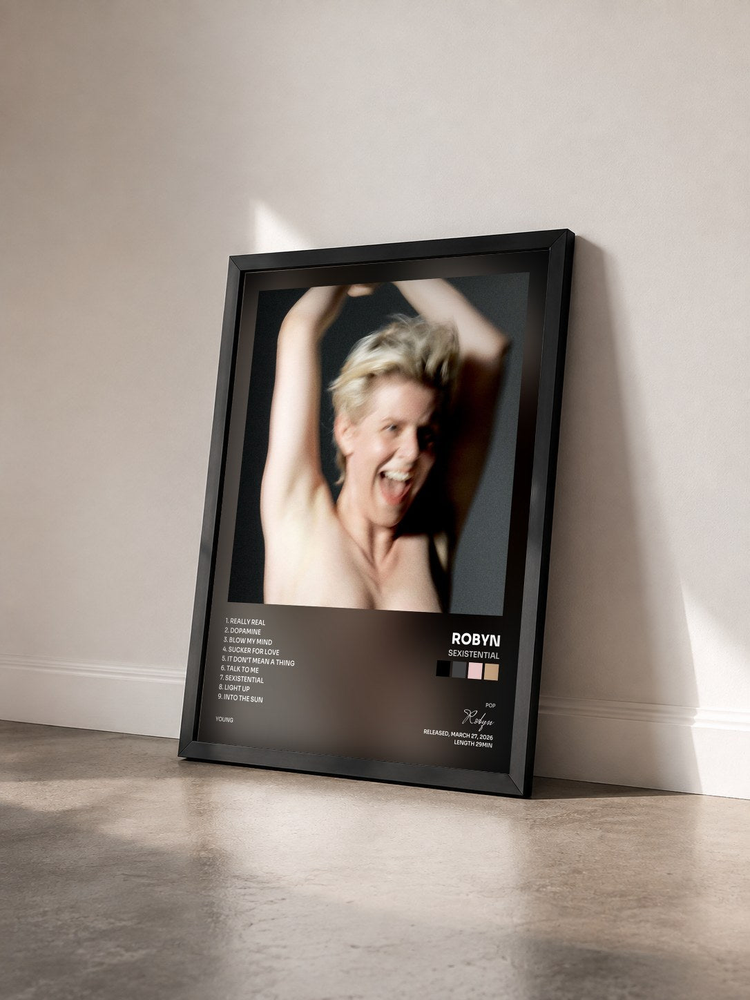 #noir Tableau de l'album Sexistential de Robyn vu de trois quarts, cadre noir