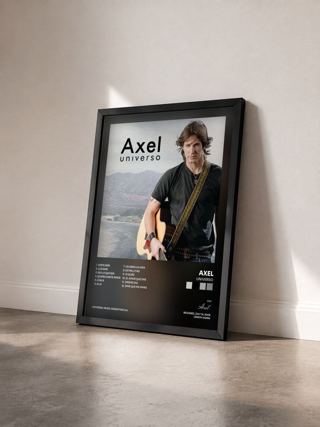 #noir Tableau de l'album Universo de Axel vu de trois quarts, cadre noir
