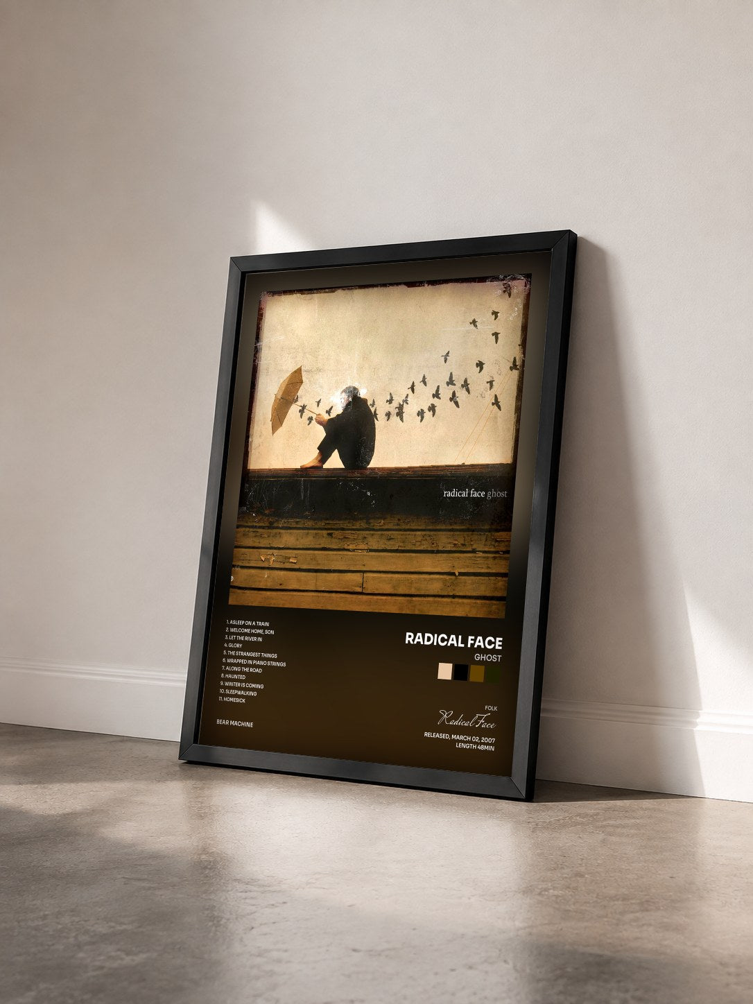 #noir Tableau de l'album Ghost de Radical Face vu de trois quarts, cadre noir