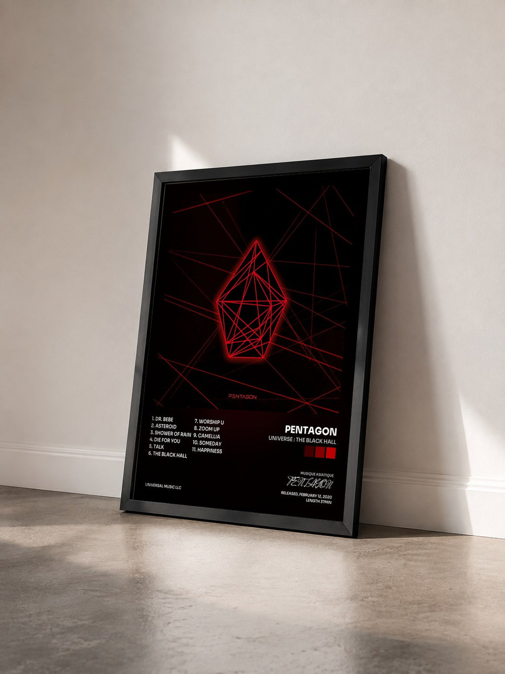 #noir Tableau de l'album Universe : The Black Hall de PENTAGON vu de trois quarts, cadre noir
