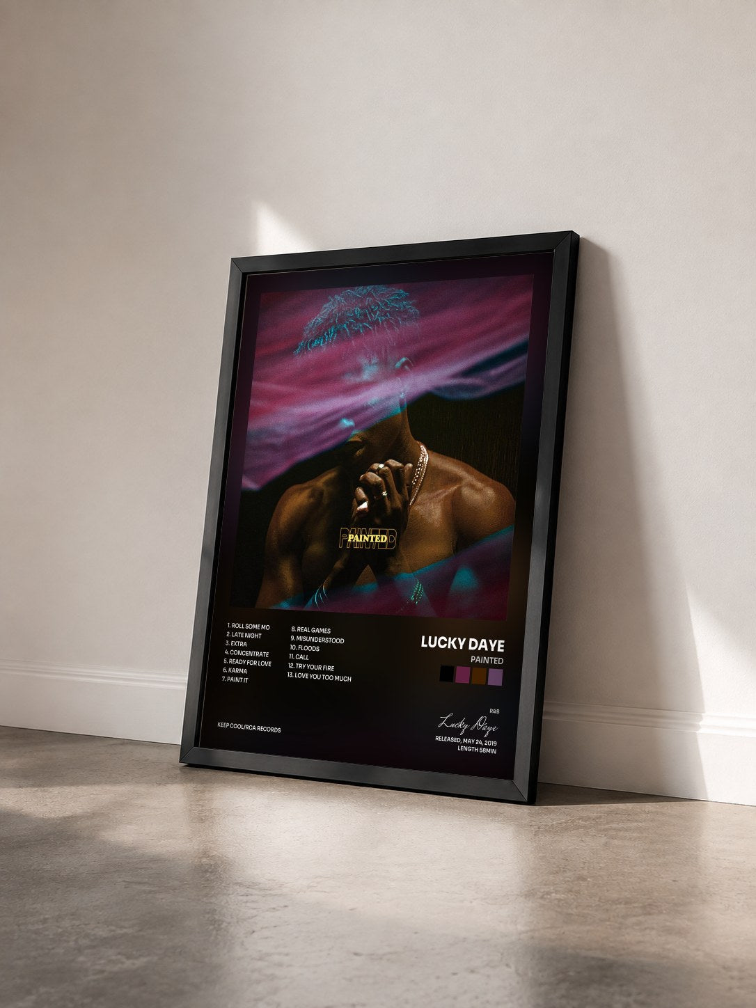 #noir Tableau de l'album Painted de Lucky Daye vu de trois quarts, cadre noir