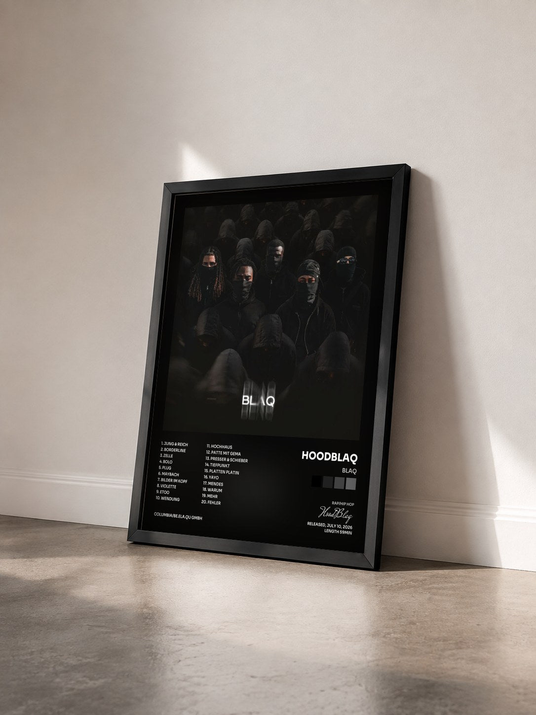 #noir Tableau de l'album BLAQ de HoodBlaq vu de trois quarts, cadre noir