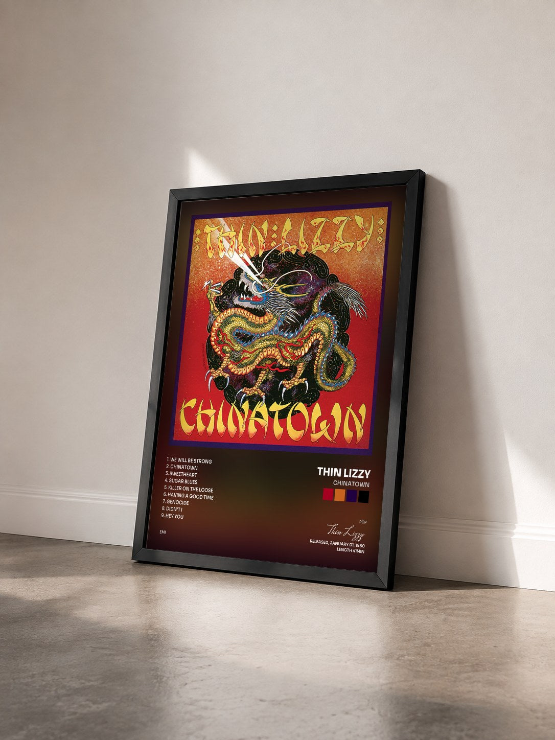#noir Tableau de l'album Chinatown de Thin Lizzy vu de trois quarts, cadre noir