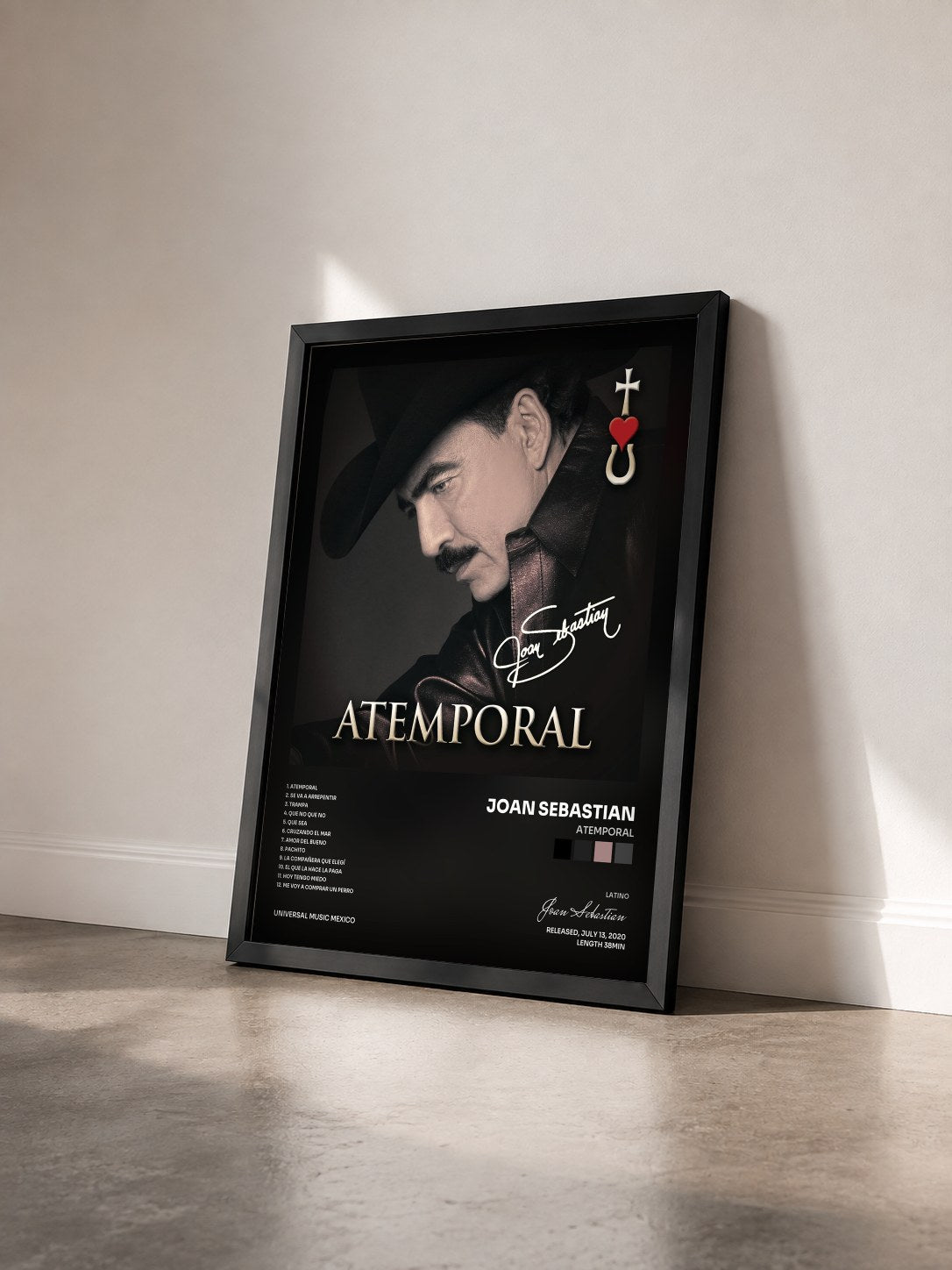 #noir Tableau de l'album Atemporal de Joan Sebastian vu de trois quarts, cadre noir