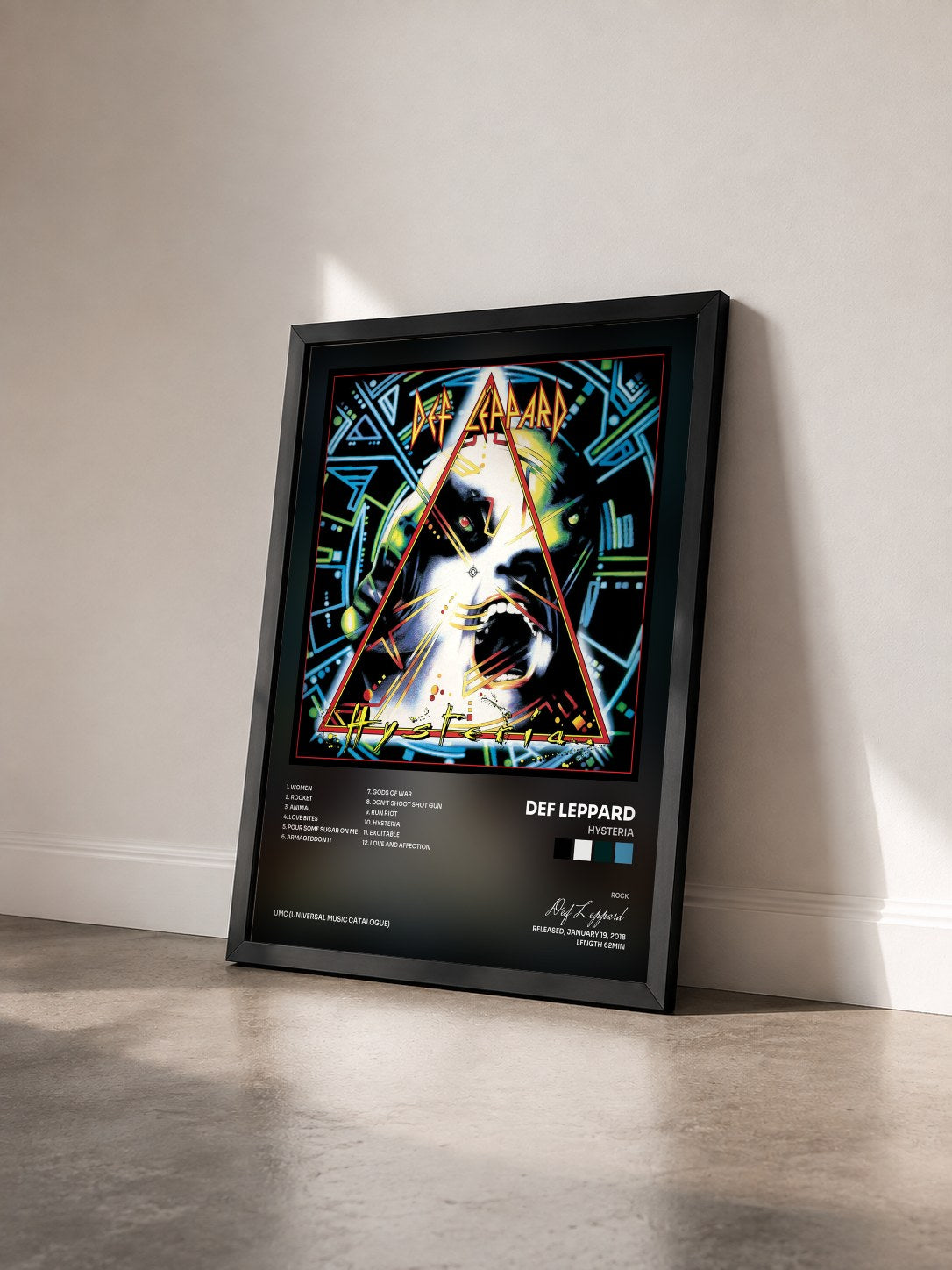 #noir Tableau de l'album Hysteria de Def Leppard vu de trois quarts, cadre noir