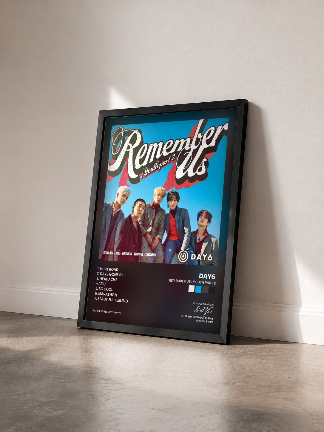 #noir Tableau de l'album Remember Us : Youth Part 2 de DAY6  vu de trois quarts, cadre noir