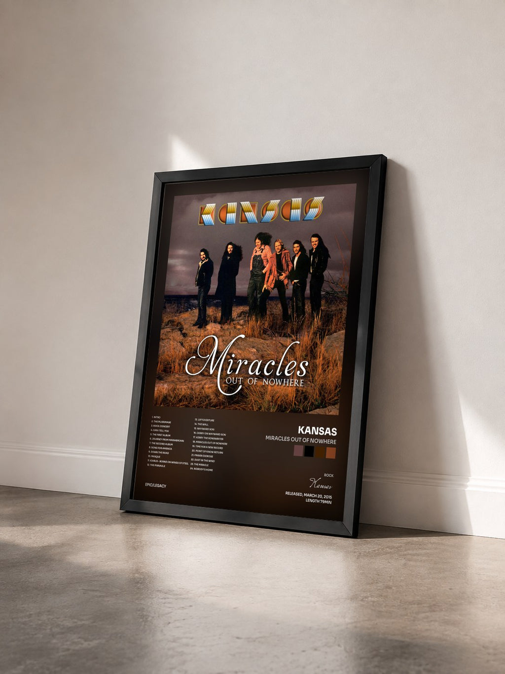 #noir Tableau de l'album Miracles Out of Nowhere de Kansas vu de trois quarts, cadre noir