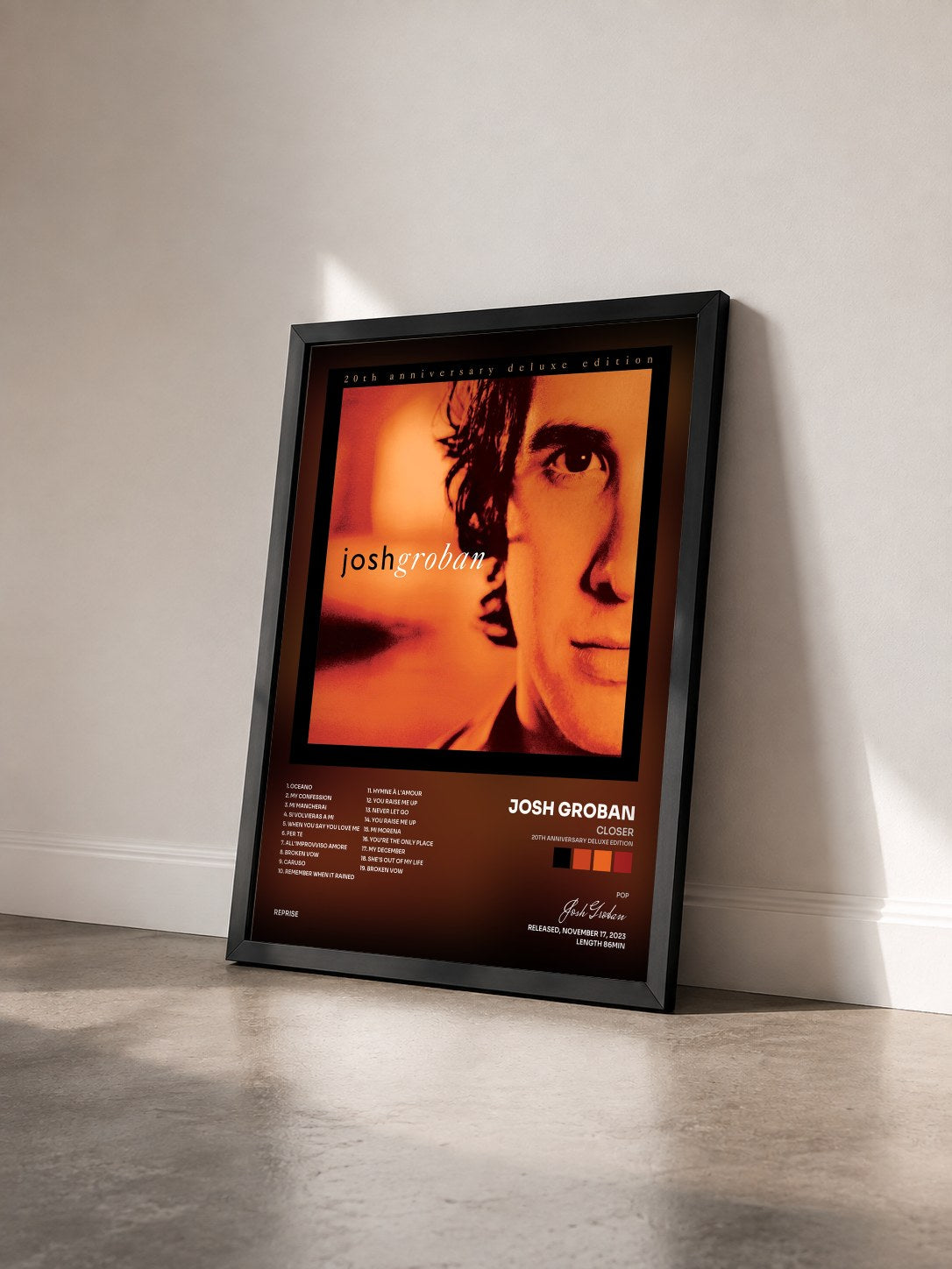 #noir Tableau de l'album Closer (20th Anniversary Deluxe Edition) de Josh Groban vu de trois quarts, cadre noir