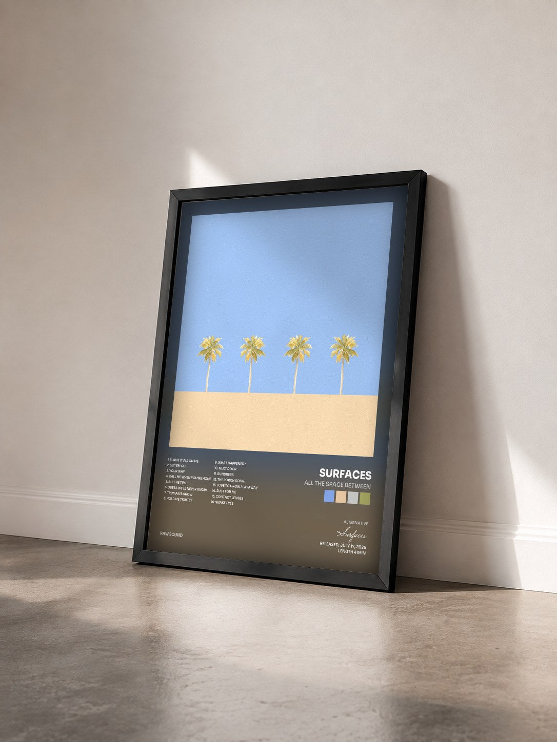 #noir Tableau de l'album All the Space Between de Surfaces vu de trois quarts, cadre noir
