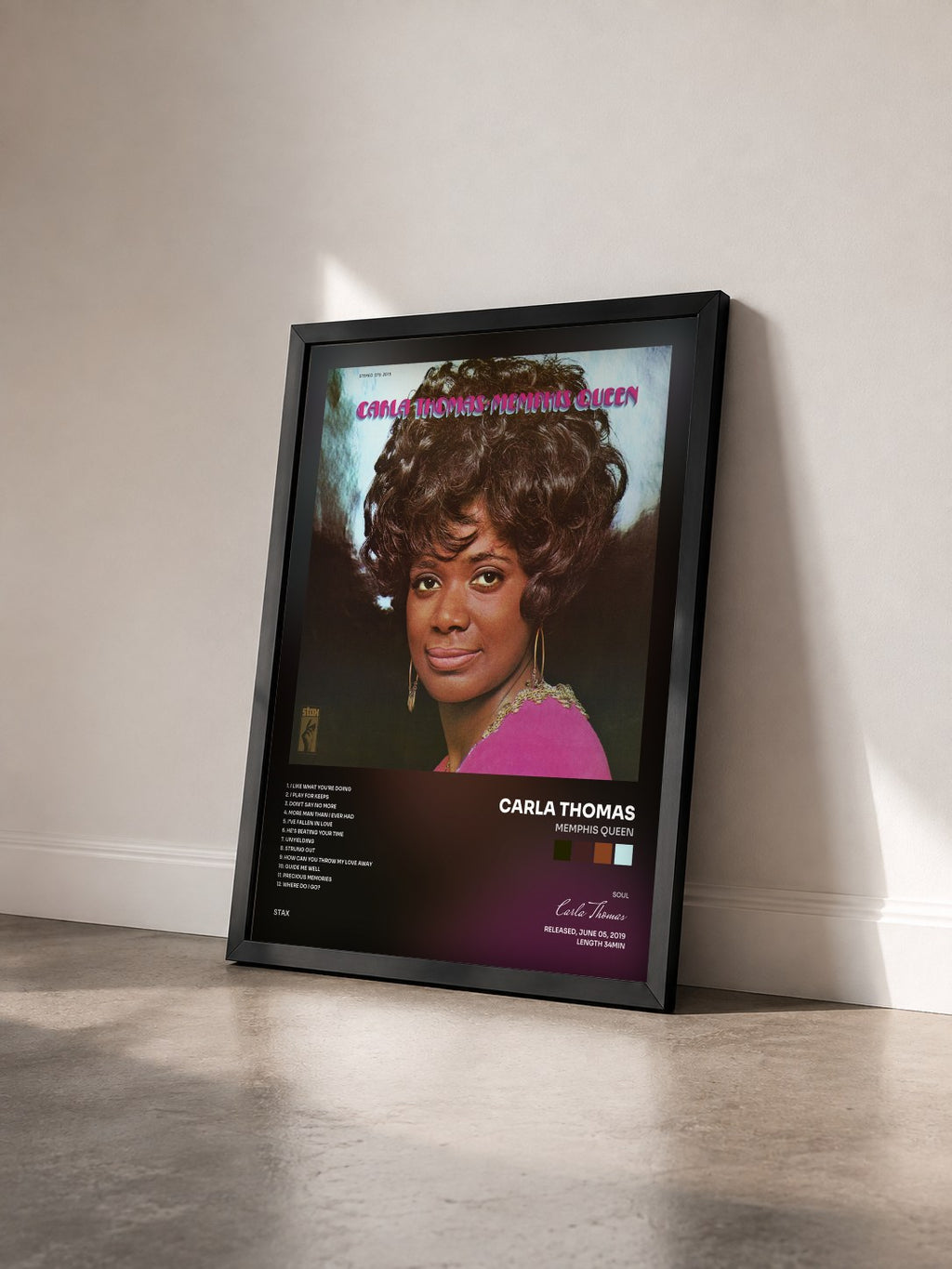 #noir Tableau de l'album Memphis Queen de Carla Thomas vu de trois quarts, cadre noir
