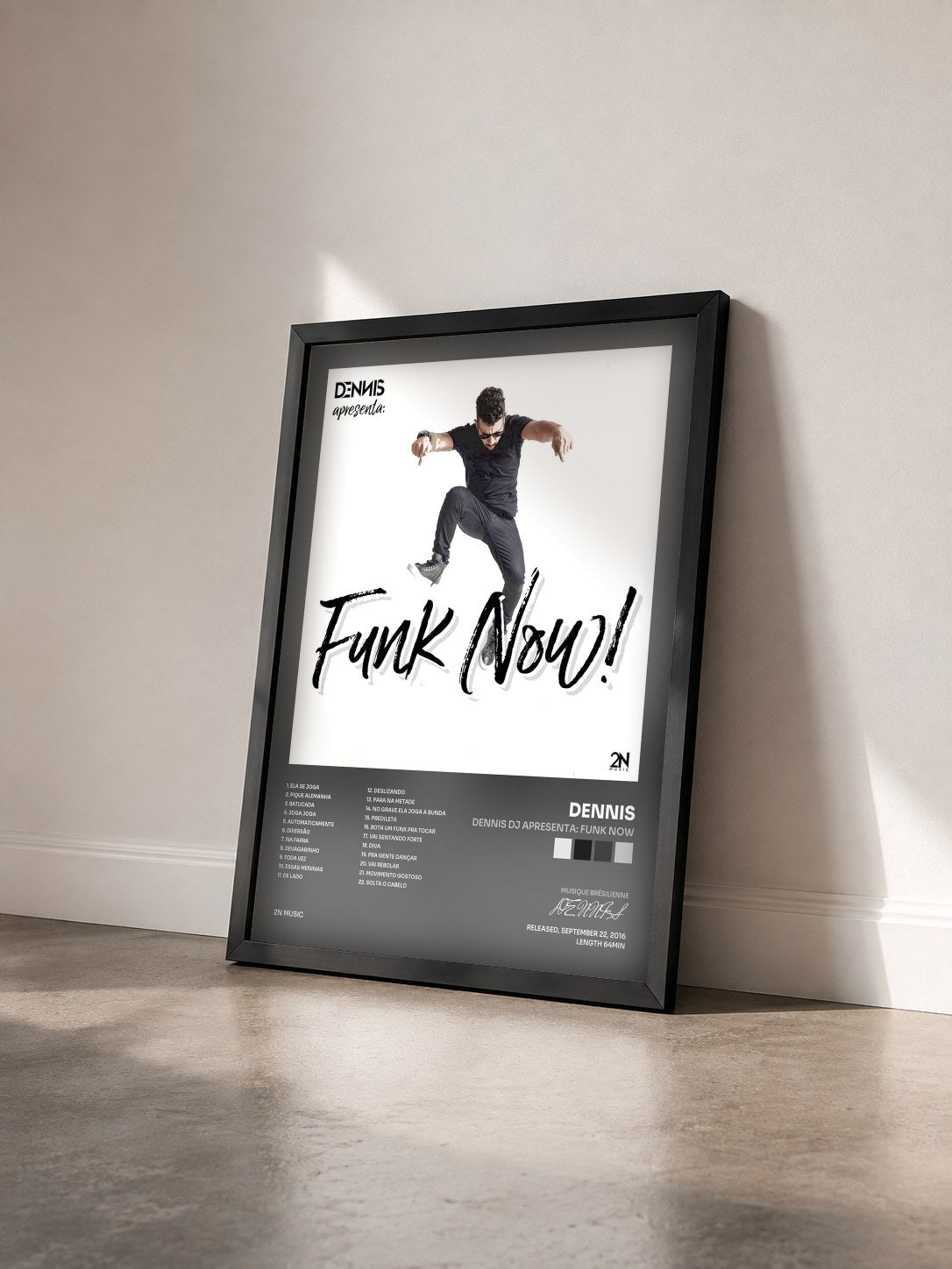#noir Tableau de l'album Dennis Dj Apresenta: Funk Now de DENNIS vu de trois quarts, cadre noir